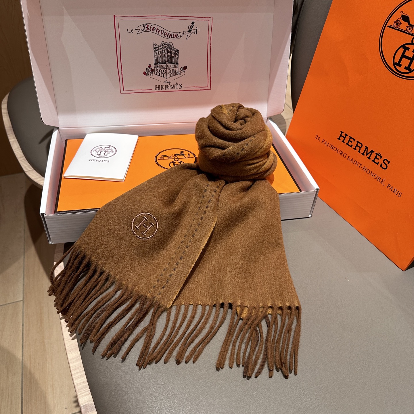 
2025年Hermes · 爱马仕，难得一见的温柔配色，低调又不失优雅❗️】重点推荐❗️双边配色，一条