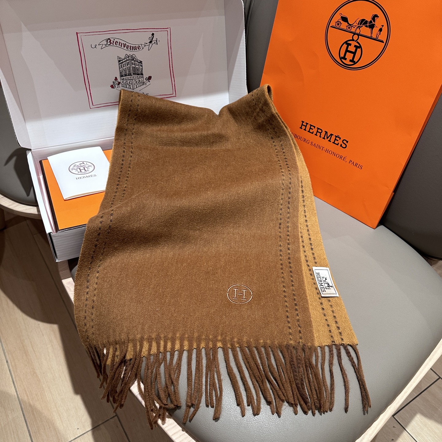 
2025年Hermes · 爱马仕，难得一见的温柔配色，低调又不失优雅❗️】重点推荐❗️双边配色，一条