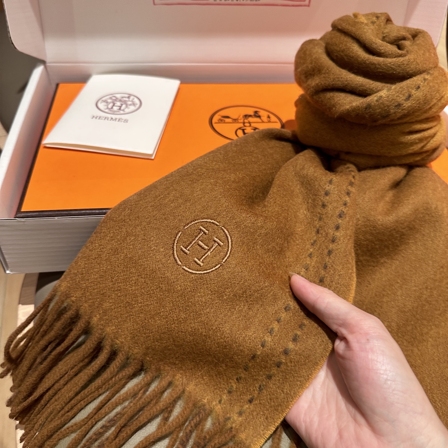 
2025年Hermes · 爱马仕，难得一见的温柔配色，低调又不失优雅❗️】重点推荐❗️双边配色，一条