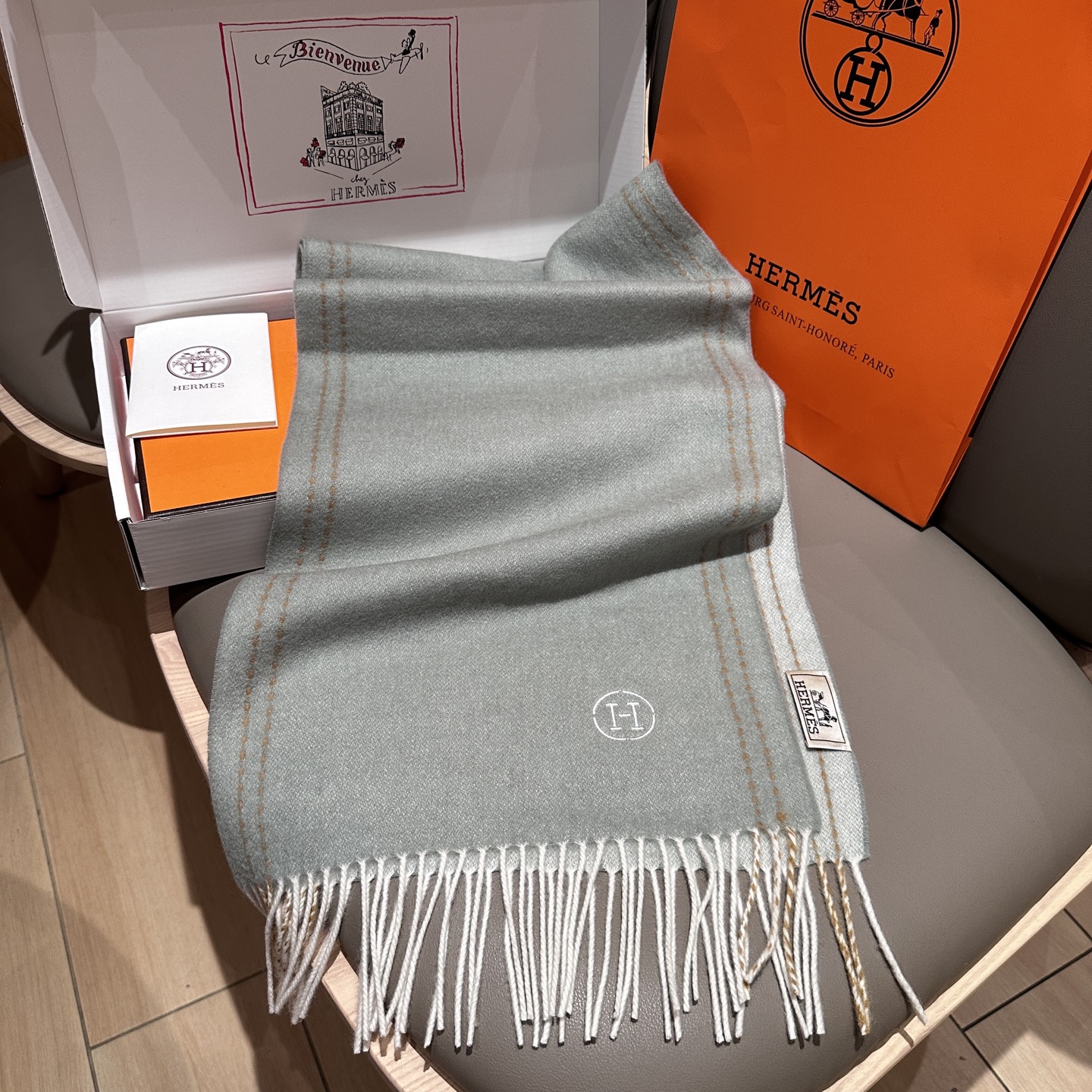 
2025年Hermes · 爱马仕，难得一见的温柔配色，低调又不失优雅❗️】重点推荐❗️双边配色，一条