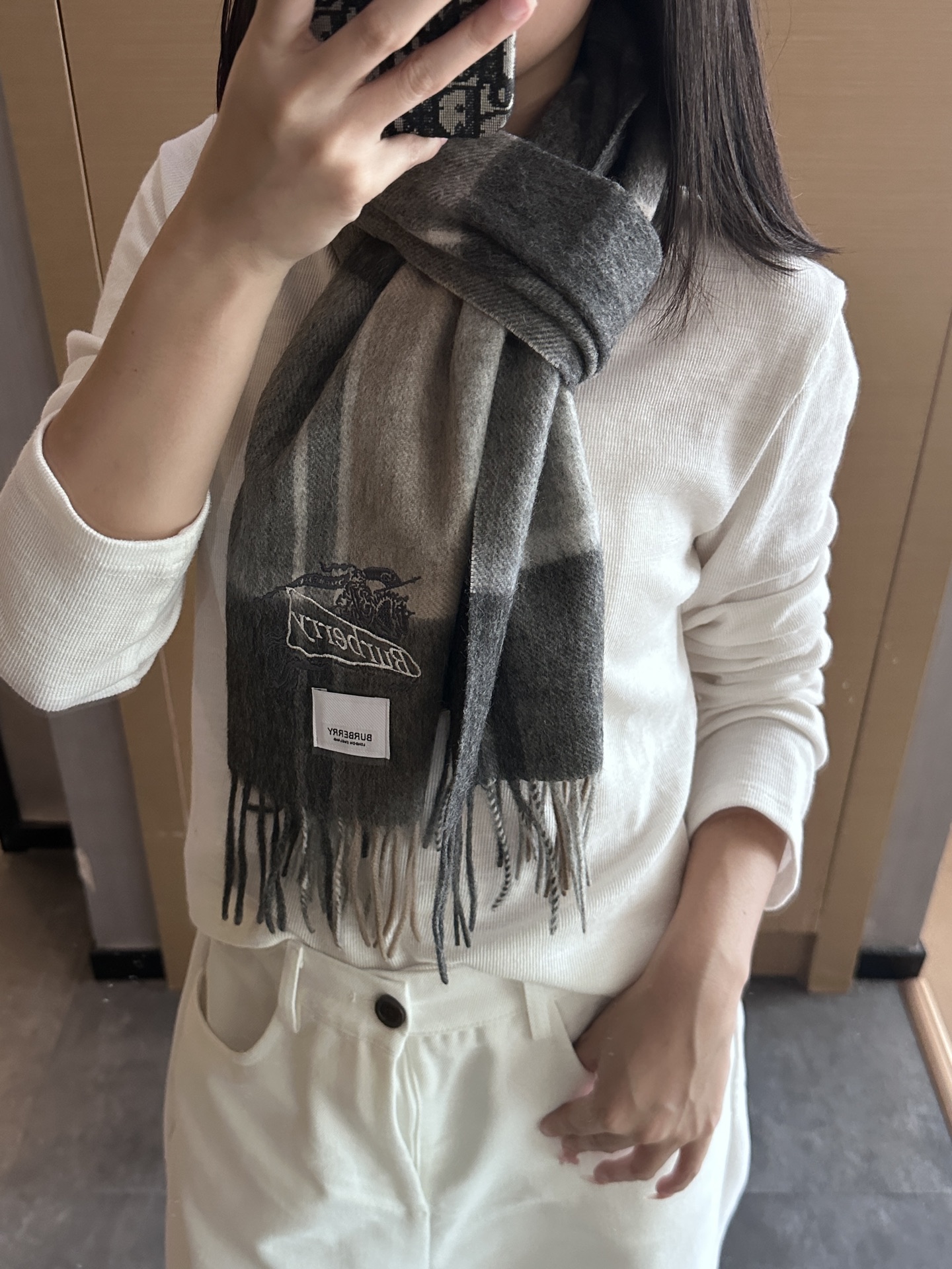 
Burberry · 巴宝莉格子围巾❗️好看的要疯掉了，太有型太有魅力了❗️❗️非常斯文时尚的秋冬单品