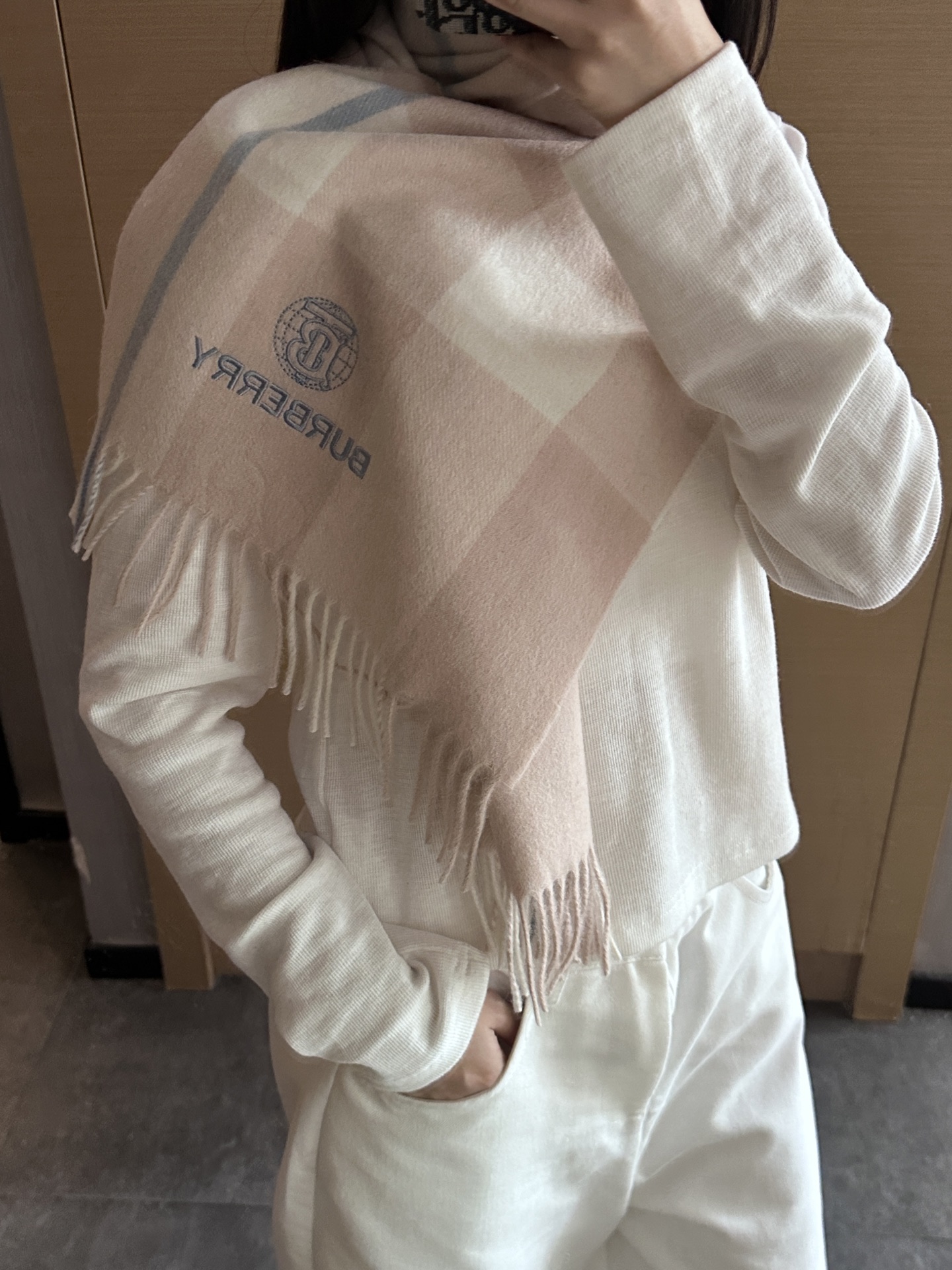 
Burberry · 巴宝莉格子围巾❗️好看的要疯掉了，太有型太有魅力了❗️❗️非常斯文时尚的秋冬单品