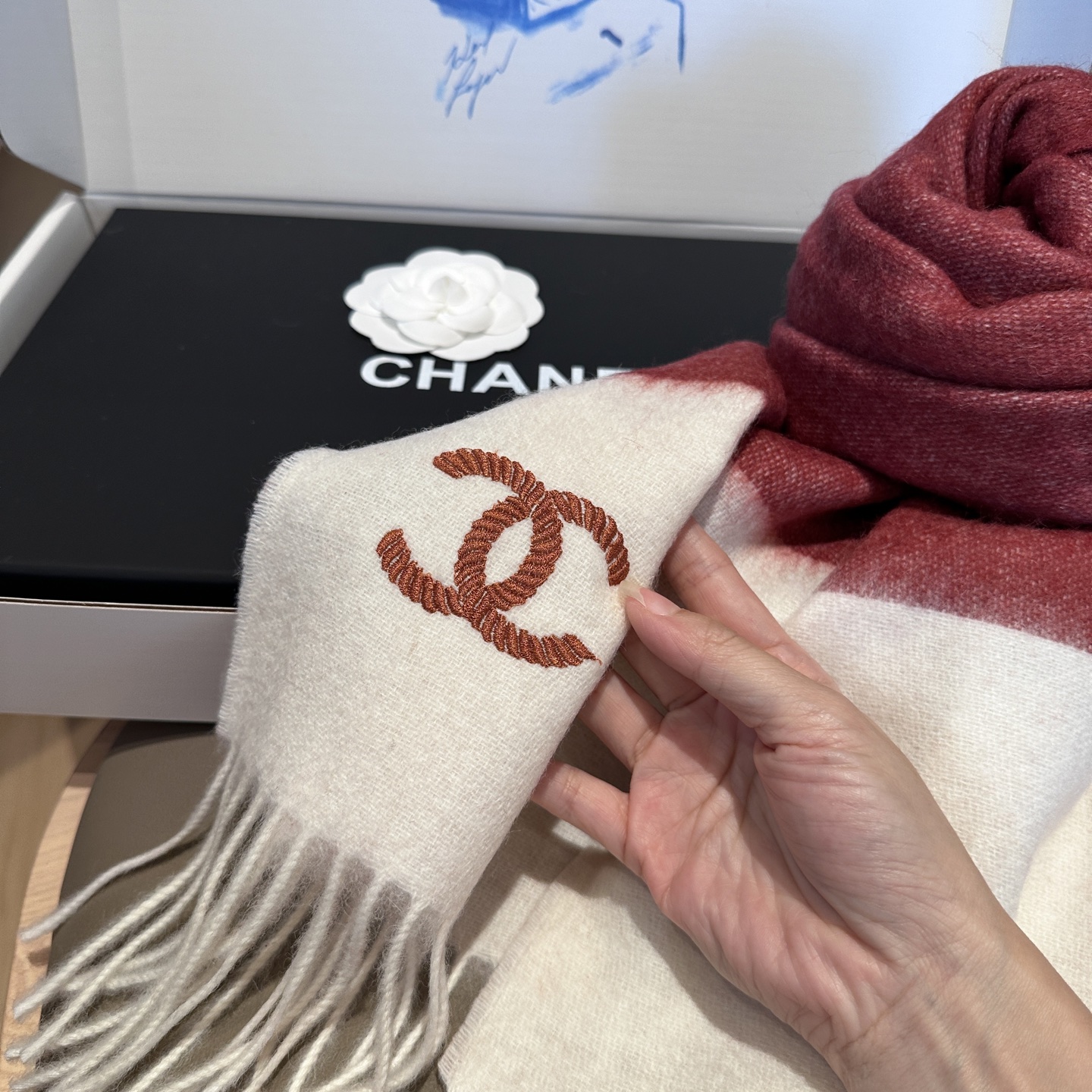 
 【▪Chanel · 香奈儿难得一见的温柔配色，超级迷恋❗️气质低调恬静又不失优雅❗️】重点推荐❗️