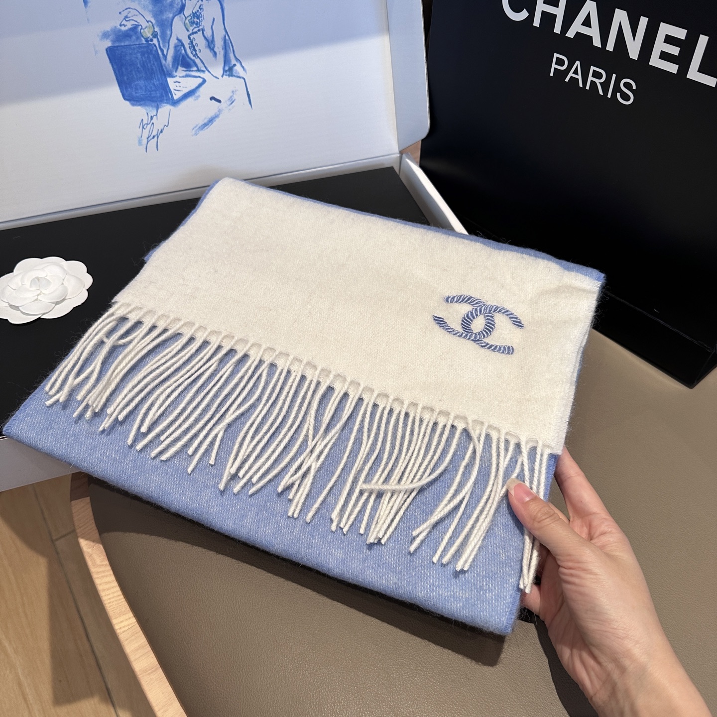 
 【▪Chanel · 香奈儿难得一见的温柔配色，超级迷恋❗️气质低调恬静又不失优雅❗️】重点推荐❗️