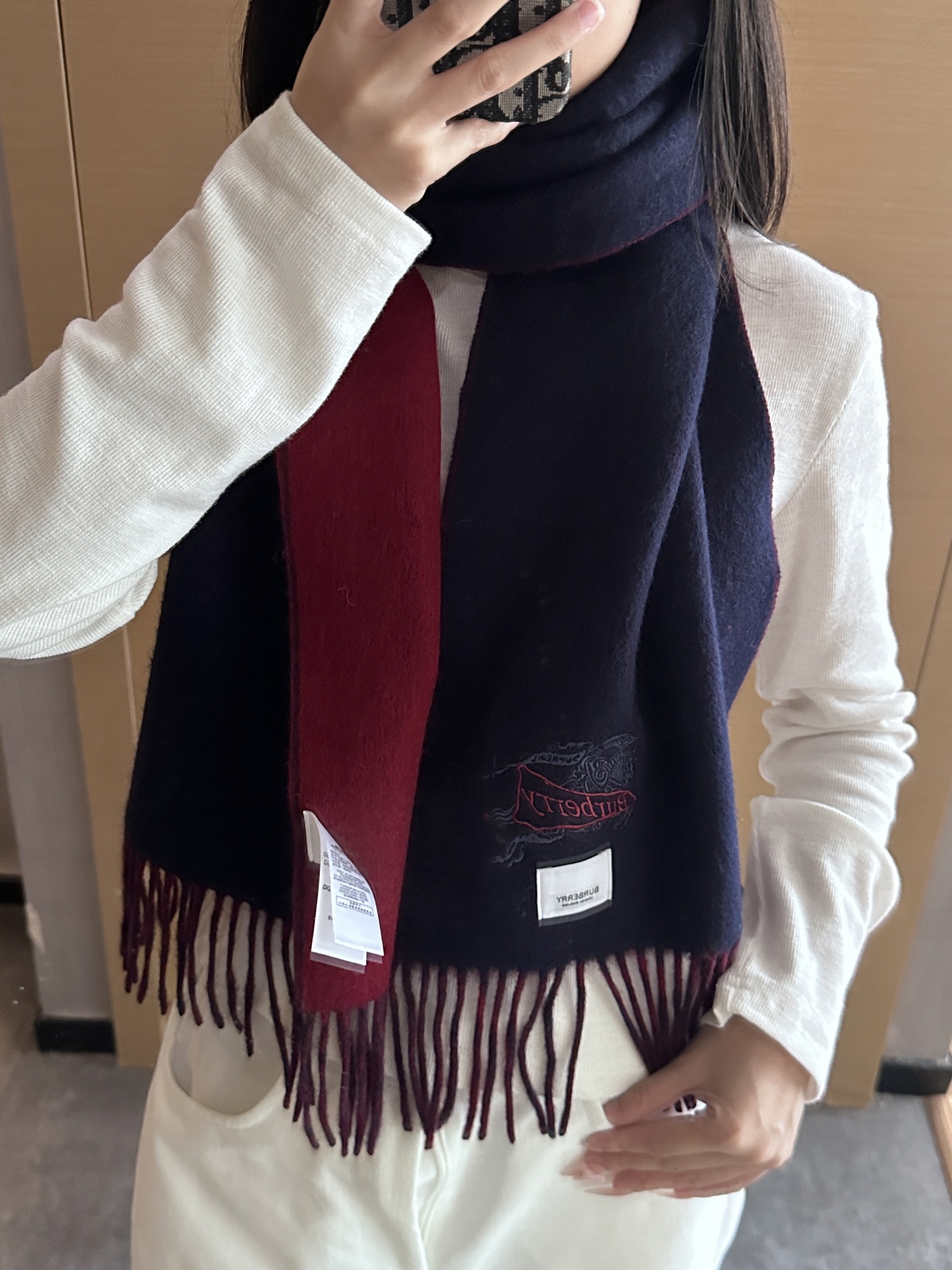 NO:339080,[Family welfare is here!  !  Burberry's high-end heavy scarf!  】Praise and recommend, excited ~!  !  It is absolutely necessary to start quickly, and the same process is difficult, it is super invincible and soft. Our price is really invincible and great value!  Mom's price feedback~ Fabric loves, the double-sided cashmere yarn is really clear and clean, and the velvet feels really invincible and comfortable when you hold it in your hand!  Very soft, the upper body is invincible and beautiful. A medium-thickness, very nice neck-friendly model~ Size and specifications 30*185cm high-version scarf, high-version scarf, burberry19860909【家属福利来了！！巴宝莉高端重磅围巾！】怒赞推荐,激动~！！下手绝对要快,同工艺难度大,超级无敌软糯 我们这个价格真的无敌超值！亲妈价格回馈~面料大爱,双面的羊绒纱线真的清晰干净,握在手里绒感真的超级无敌舒服！非常柔软,上身效果无敌好看 中等厚度,非常亲脖子的一款~ 尺寸规格30*185cm高版本围巾,高版本围巾,burberry,scarf