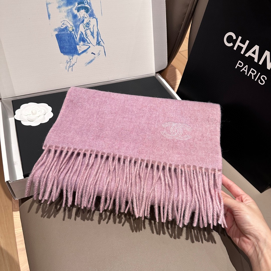 
 【▪Chanel · 香奈儿难得一见的温柔配色，超级迷恋❗️气质低调恬静又不失优雅❗️】重点推荐❗️