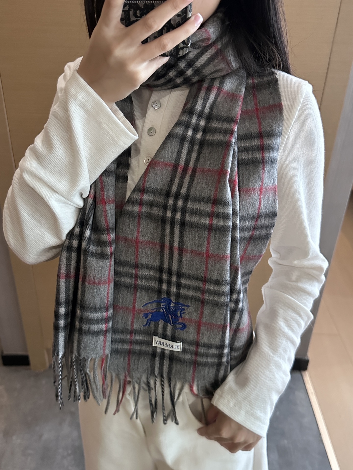 
Burberry · 巴宝莉围巾❗️好看的要疯掉了，太有型太有魅力了❗️❗️非常斯文时尚的秋冬单品！真