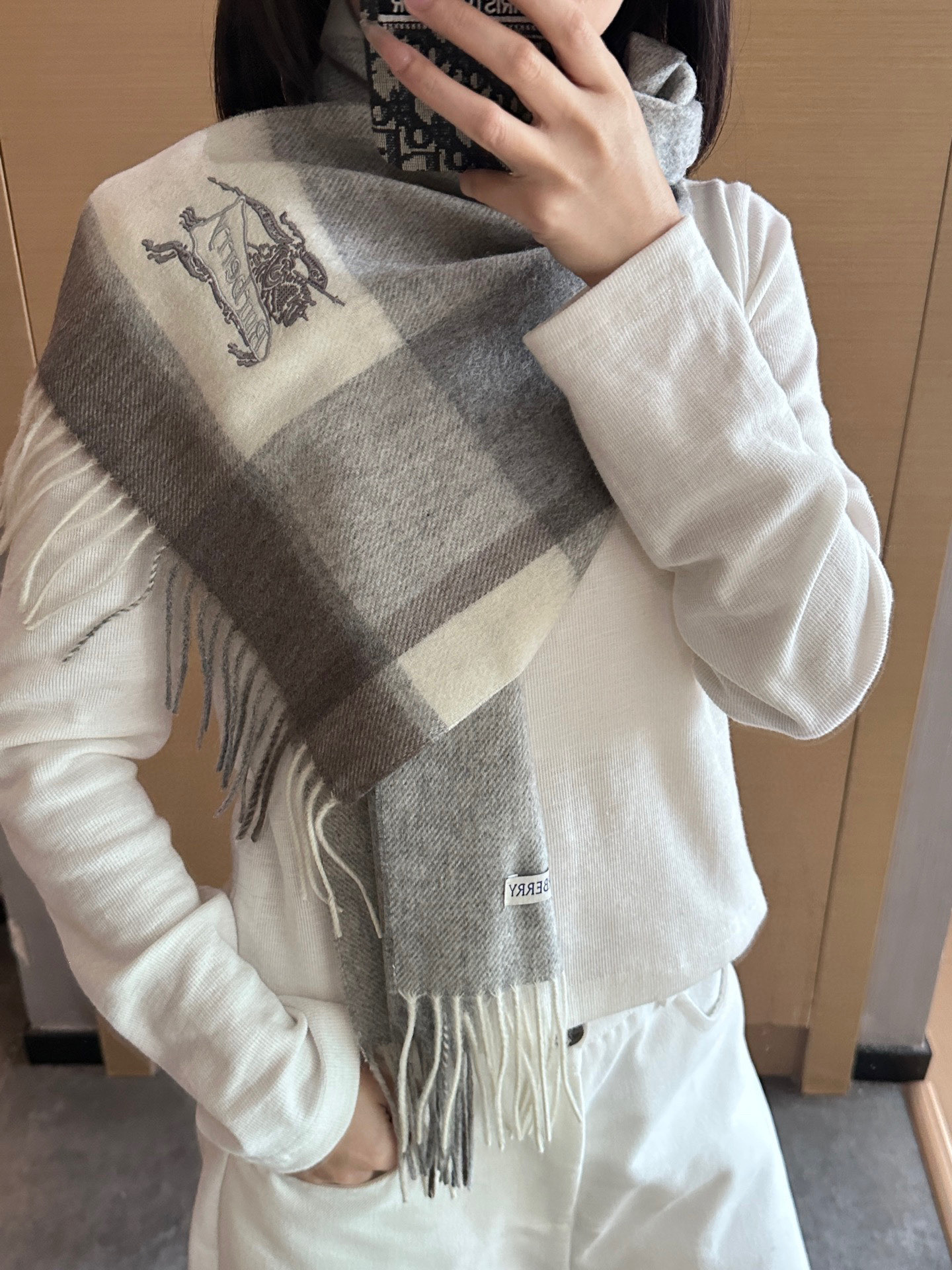 
Burberry · 巴宝莉格子围巾❗️好看的要疯掉了，太有型太有魅力了❗️❗️非常斯文时尚的秋冬单品