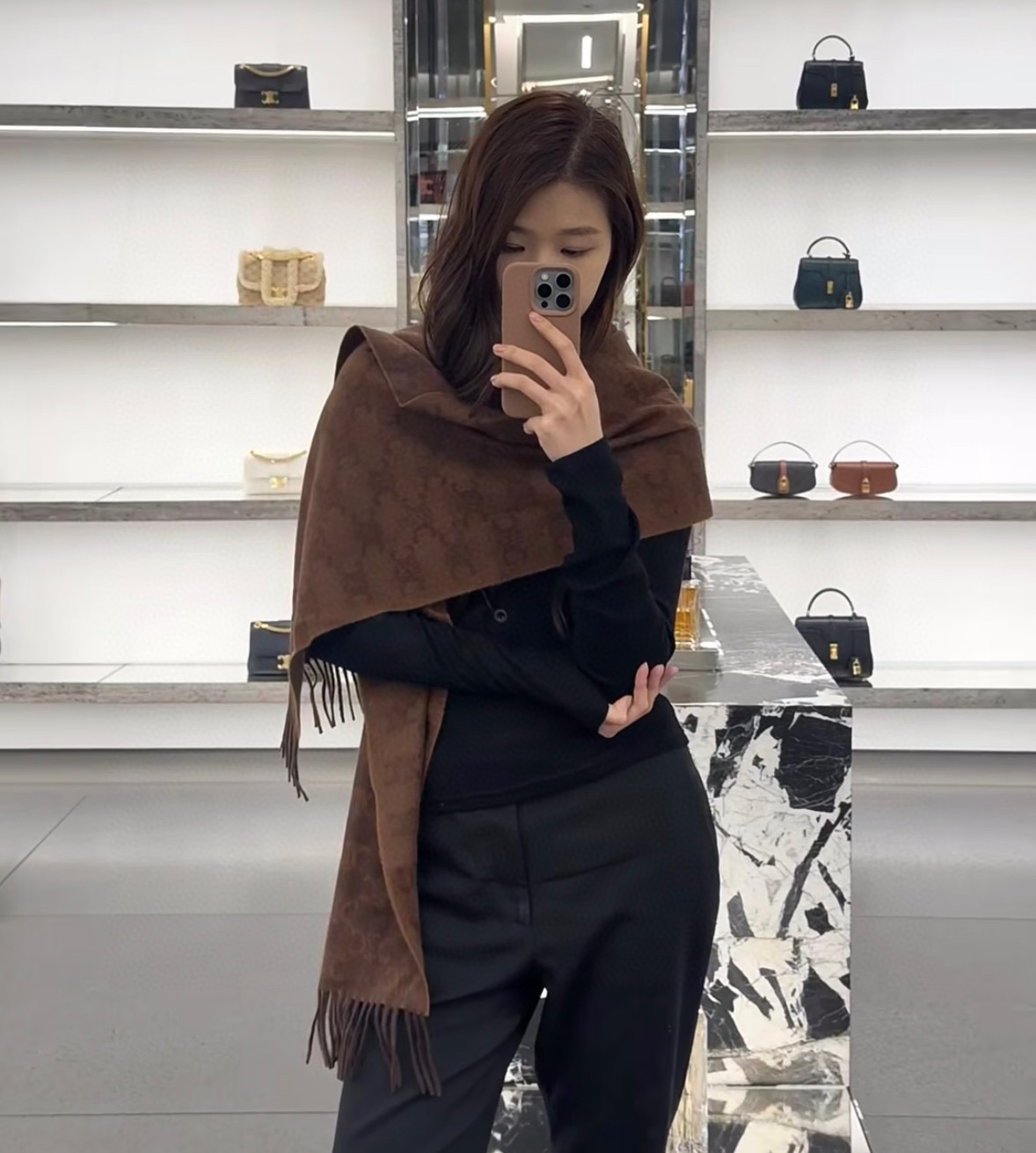 
塞琳CELlNE小红书爆款，官网新品经典！➕！手感一级棒！暖暖哒超级舒服～这个冬天你就差这么一啦～又保