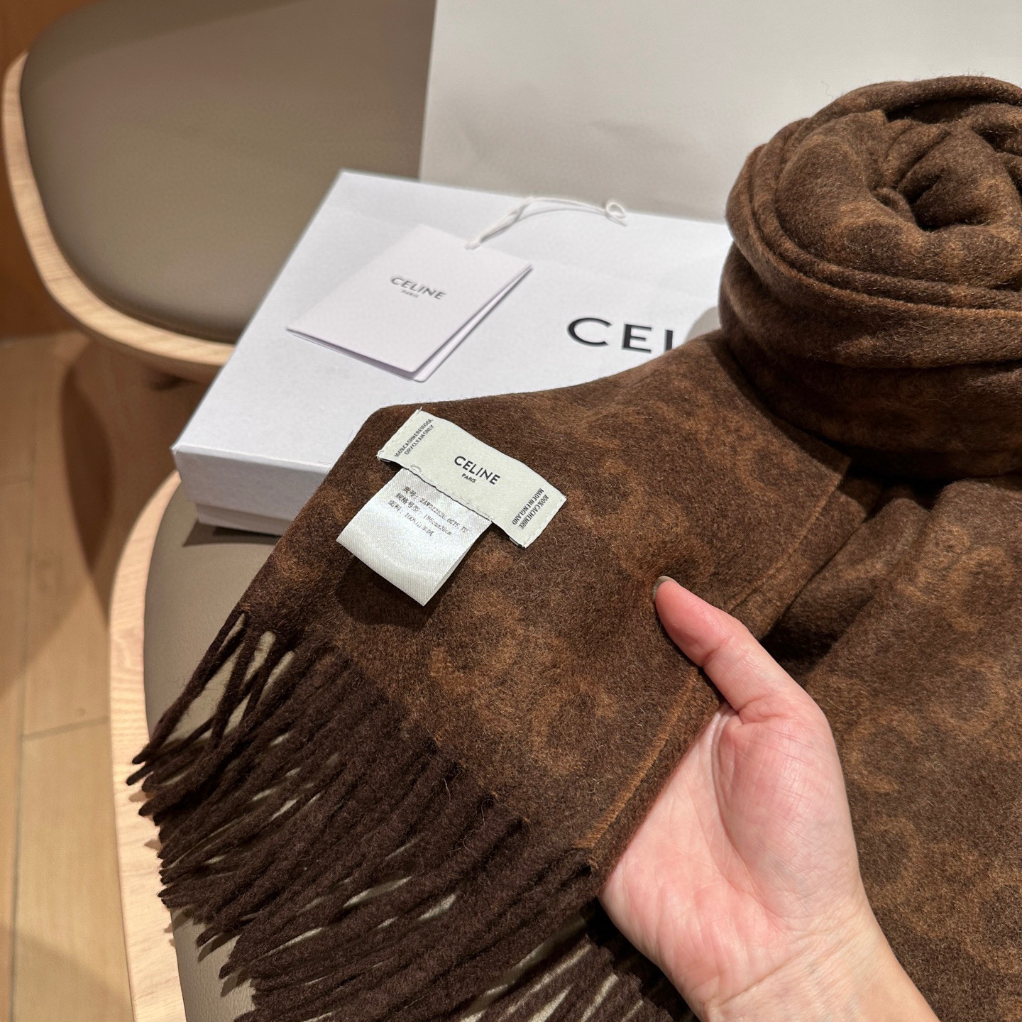
塞琳CELlNE小红书爆款，官网新品经典！➕！手感一级棒！暖暖哒超级舒服～这个冬天你就差这么一啦～又保
