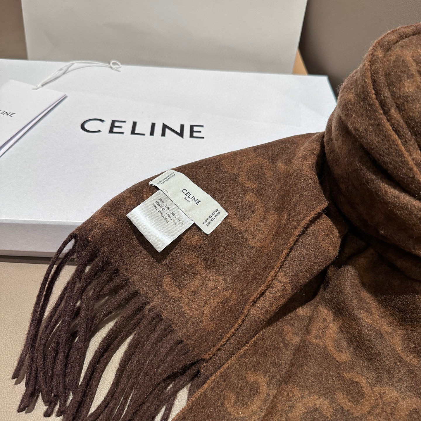 
塞琳CELlNE小红书爆款，官网新品经典！➕！手感一级棒！暖暖哒超级舒服～这个冬天你就差这么一啦～又保