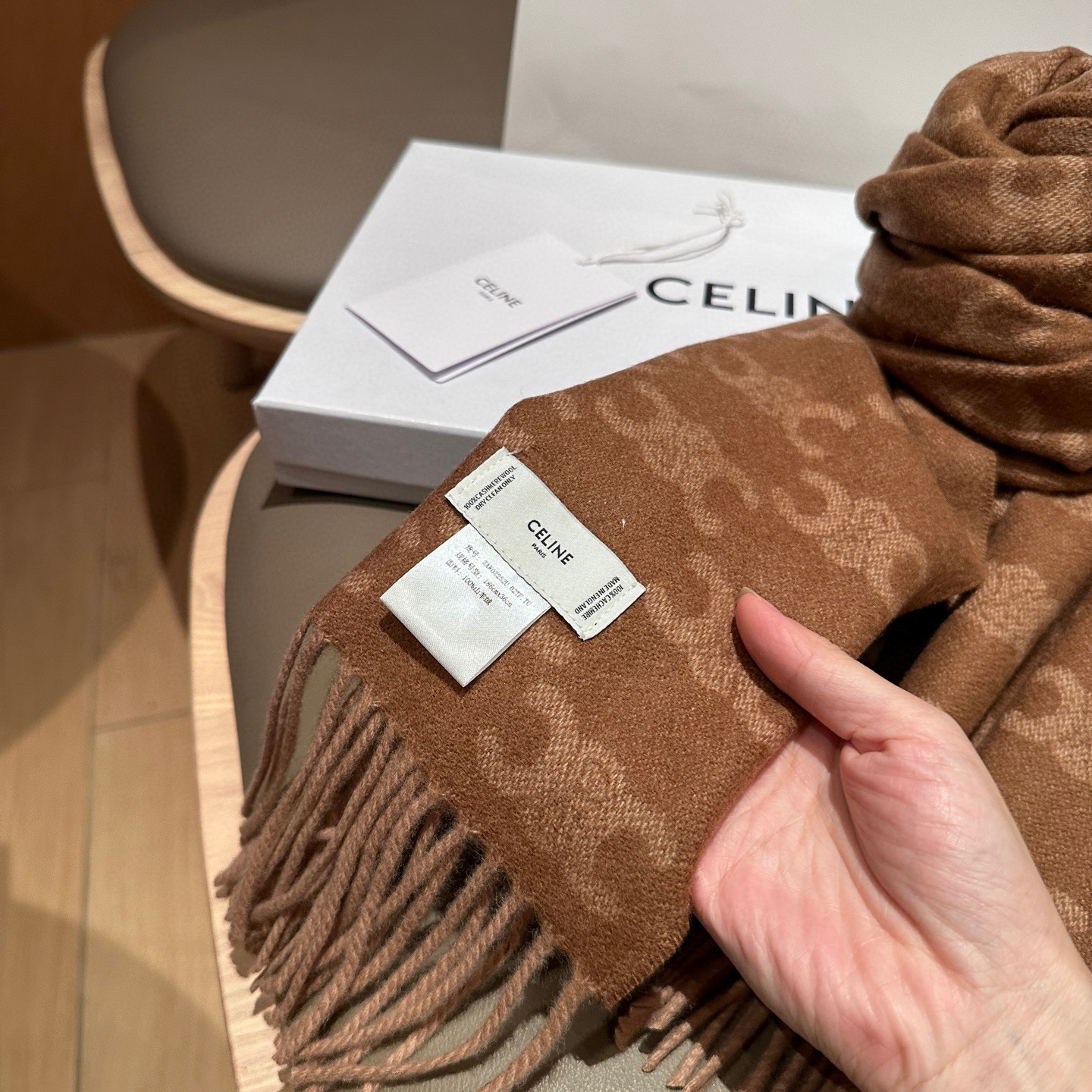 
塞琳CELlNE小红书爆款，官网新品经典！➕！手感一级棒！暖暖哒超级舒服～这个冬天你就差这么一啦～又保