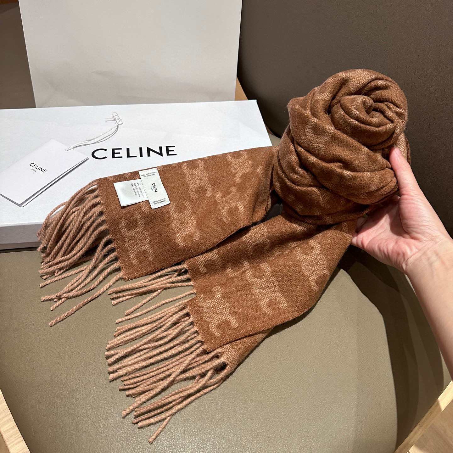 
塞琳CELlNE小红书爆款，官网新品经典！➕！手感一级棒！暖暖哒超级舒服～这个冬天你就差这么一啦～又保