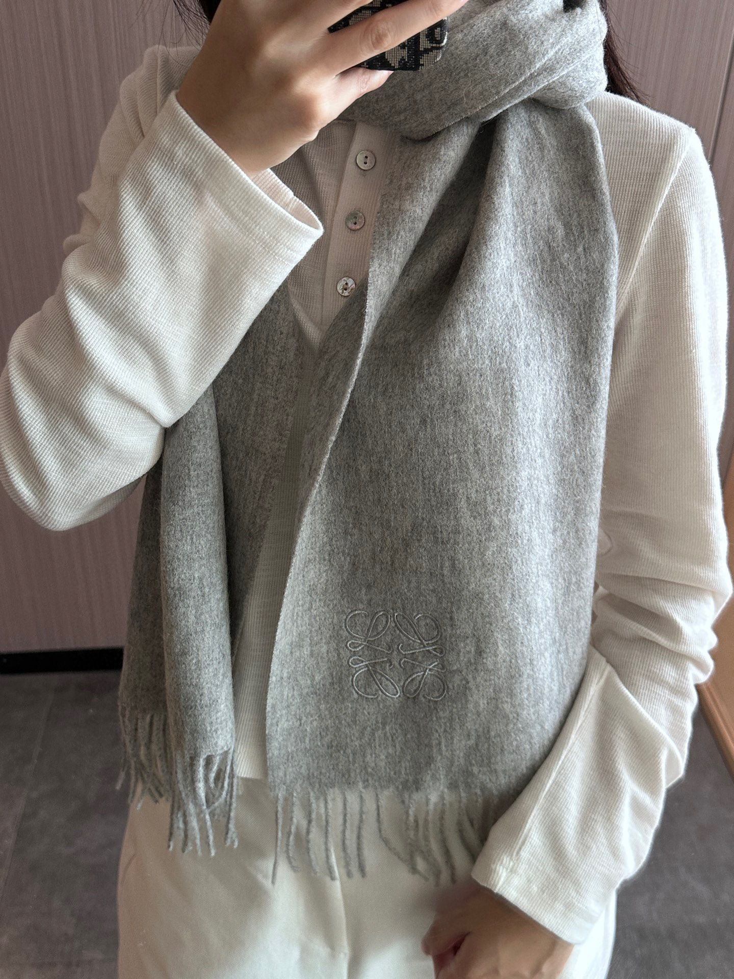 
太美了😍罗意威 情侣款 美到要尖叫😱最新款🎊英伦欧美范儿 又是一款即时尚又实用的大围巾&长巾，🎆撞色的