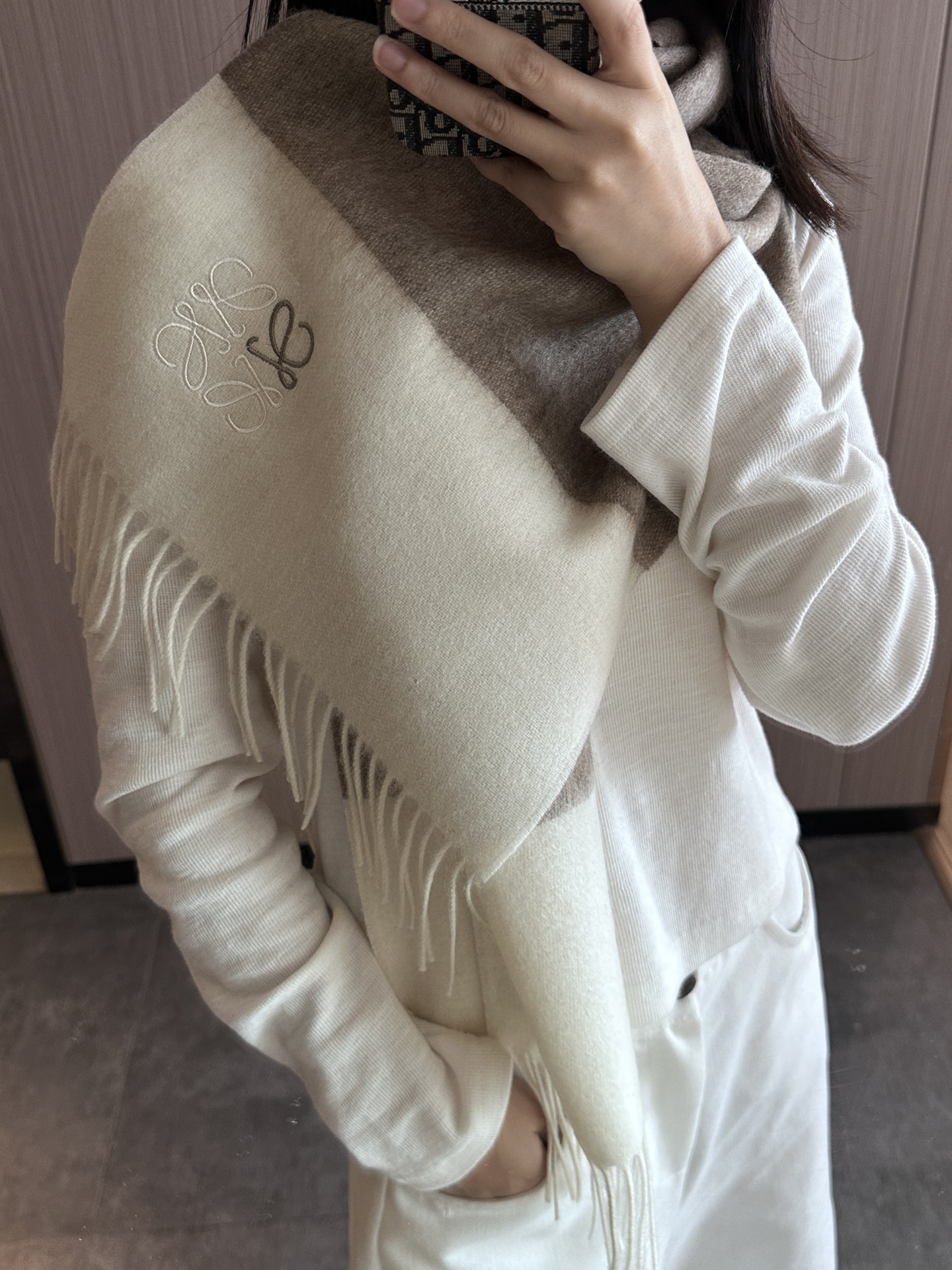 
太美了😍罗意威 情侣款 美到要尖叫😱最新款🎊英伦欧美范儿 又是一款即时尚又实用的大围巾&长巾，🎆撞色的