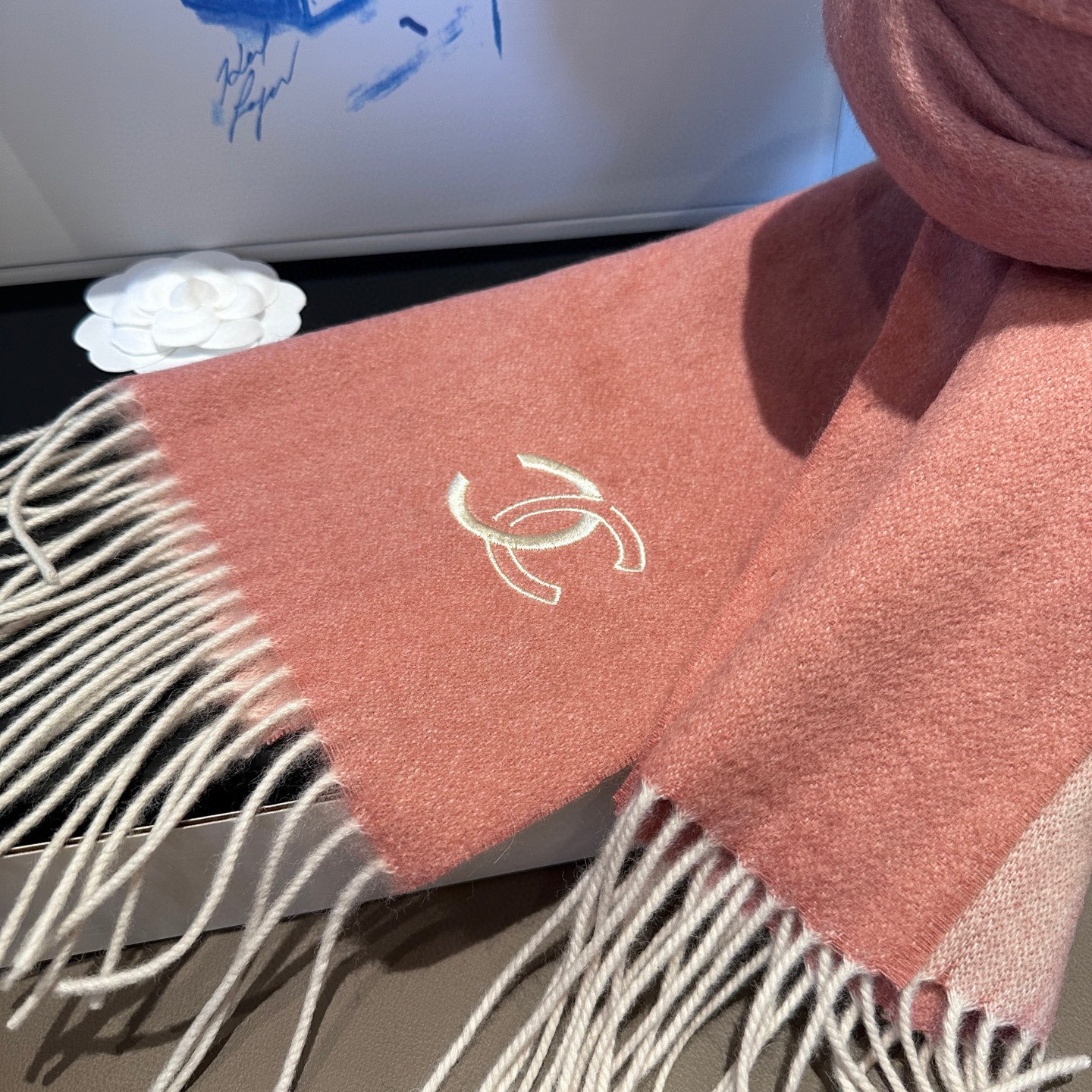 
 【▪Chanel · 香奈儿难得一见的温柔配色，超级迷恋❗️气质低调恬静又不失优雅❗️】重点推荐❗️