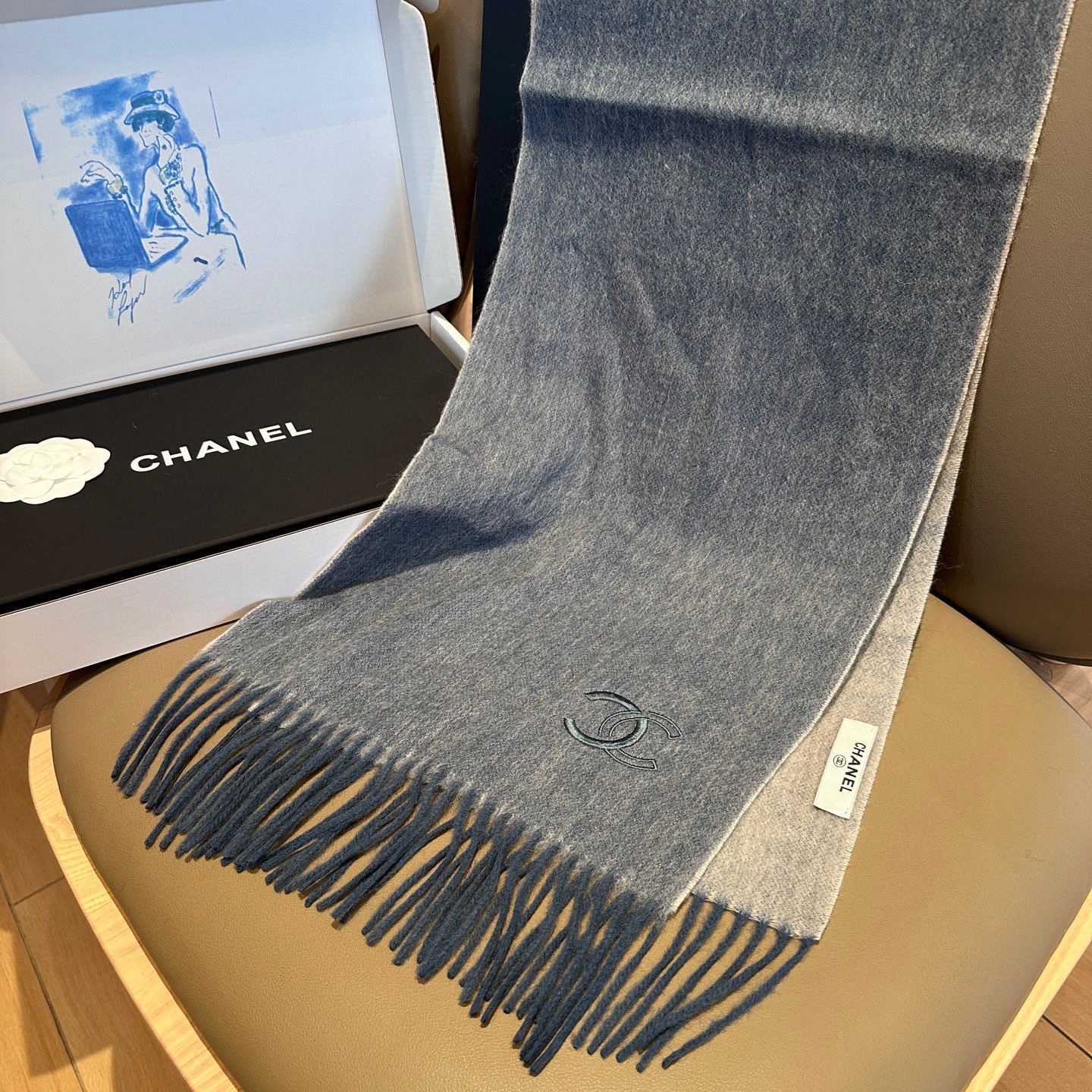 
 【▪Chanel · 香奈儿难得一见的温柔配色，超级迷恋❗️气质低调恬静又不失优雅❗️】重点推荐❗️