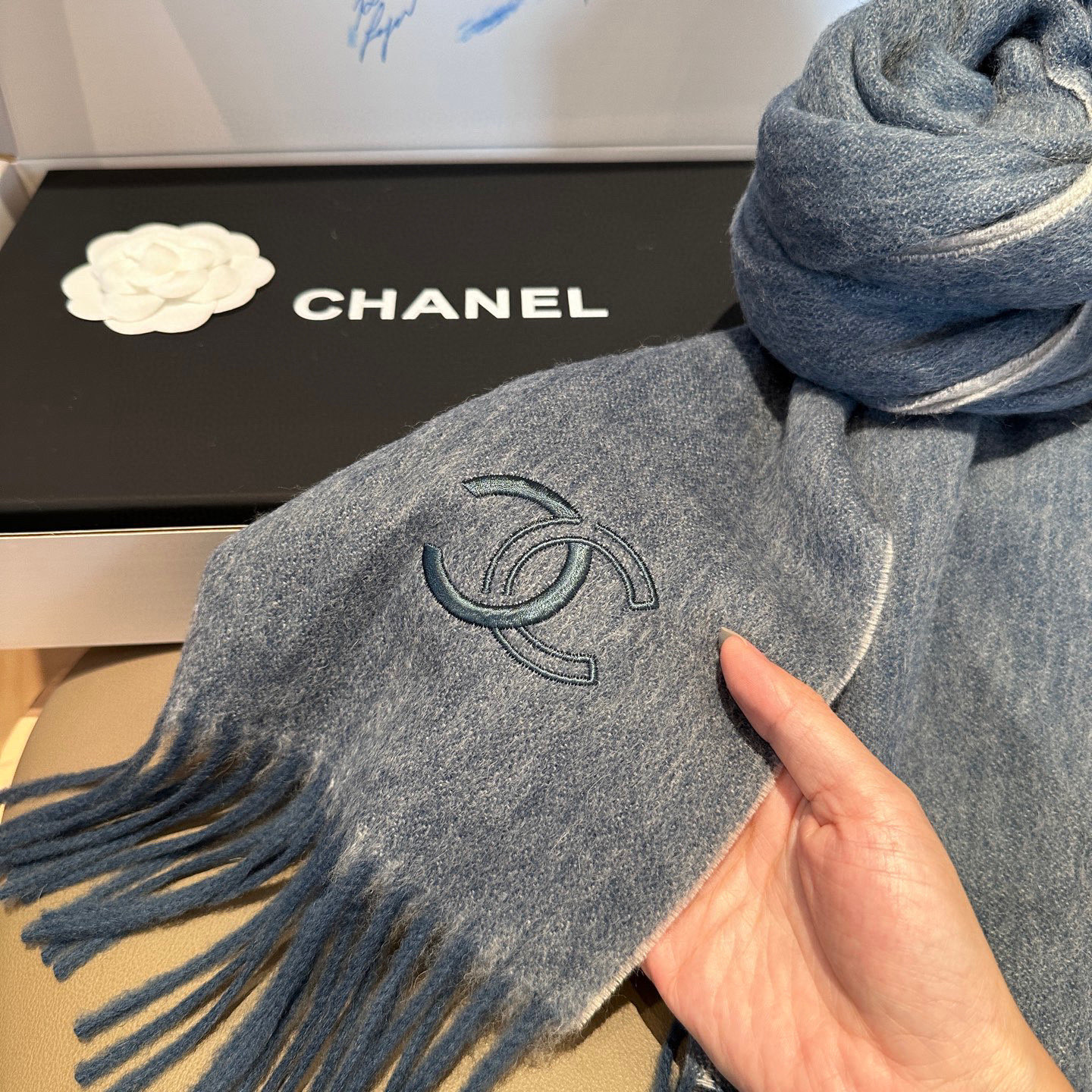 
 【▪Chanel · 香奈儿难得一见的温柔配色，超级迷恋❗️气质低调恬静又不失优雅❗️】重点推荐❗️