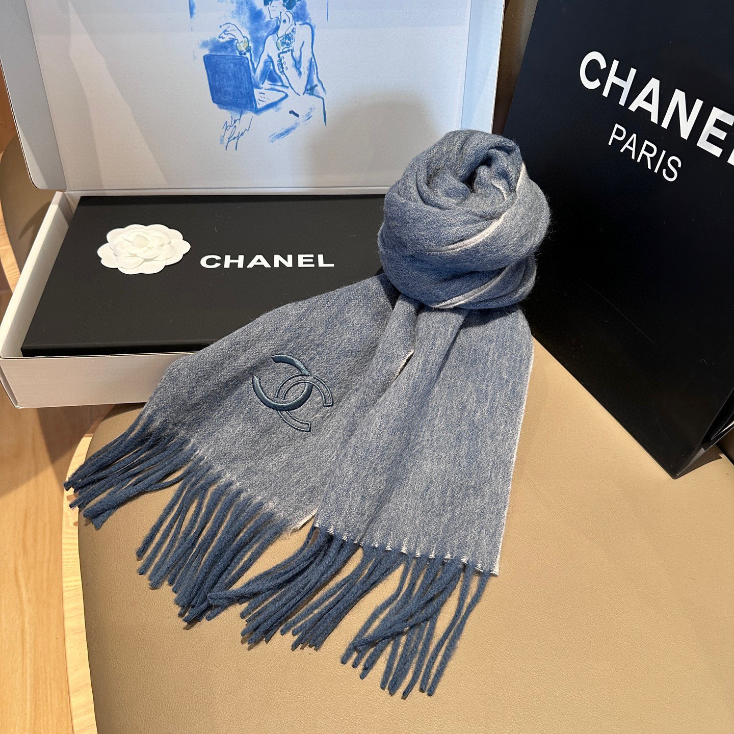 
 【▪Chanel · 香奈儿难得一见的温柔配色，超级迷恋❗️气质低调恬静又不失优雅❗️】重点推荐❗️