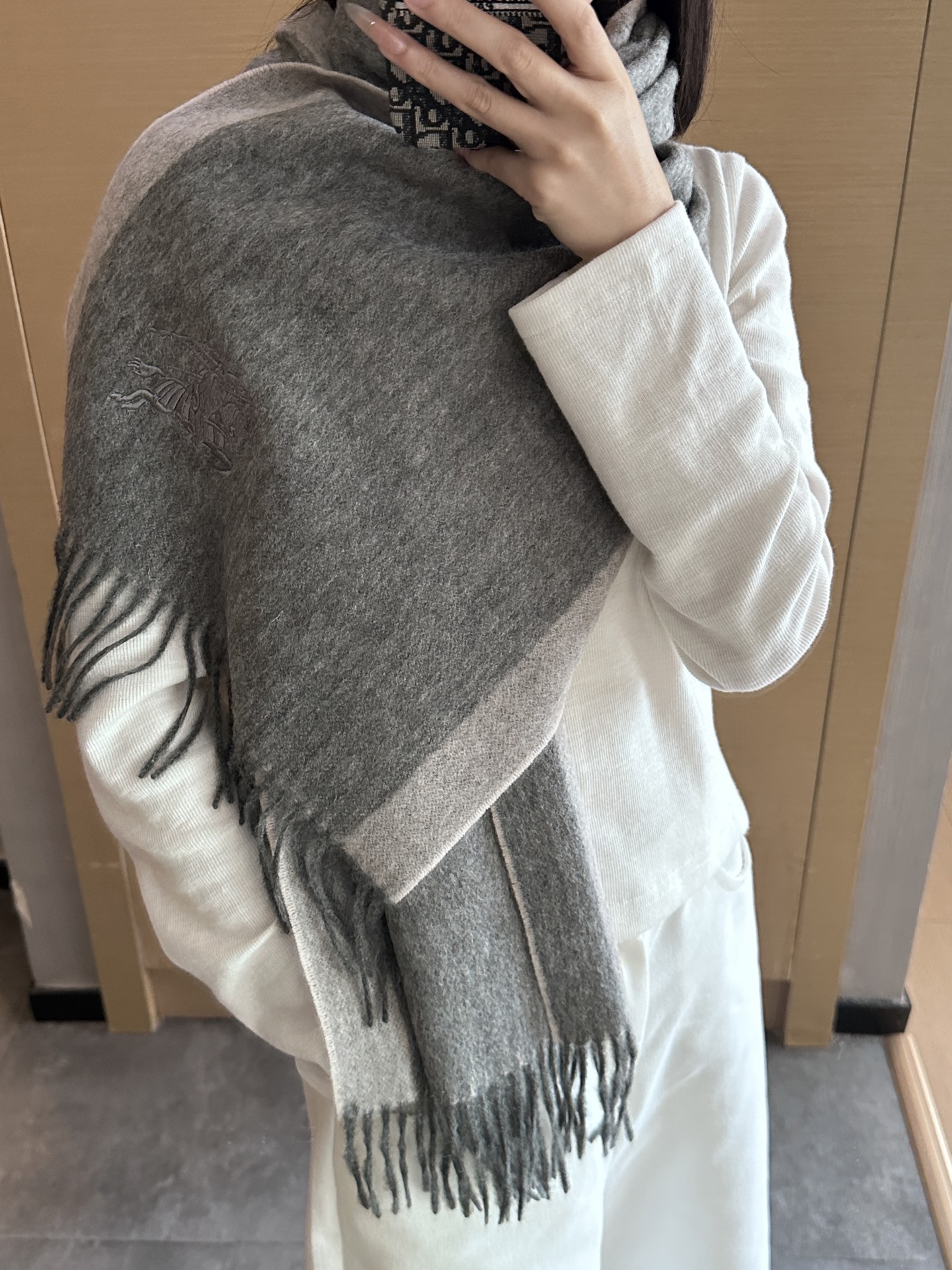 
Burberry · 巴宝莉围巾❗️好看的要疯掉了，太有型太有魅力了❗️❗️非常斯文时尚的秋冬单品！真