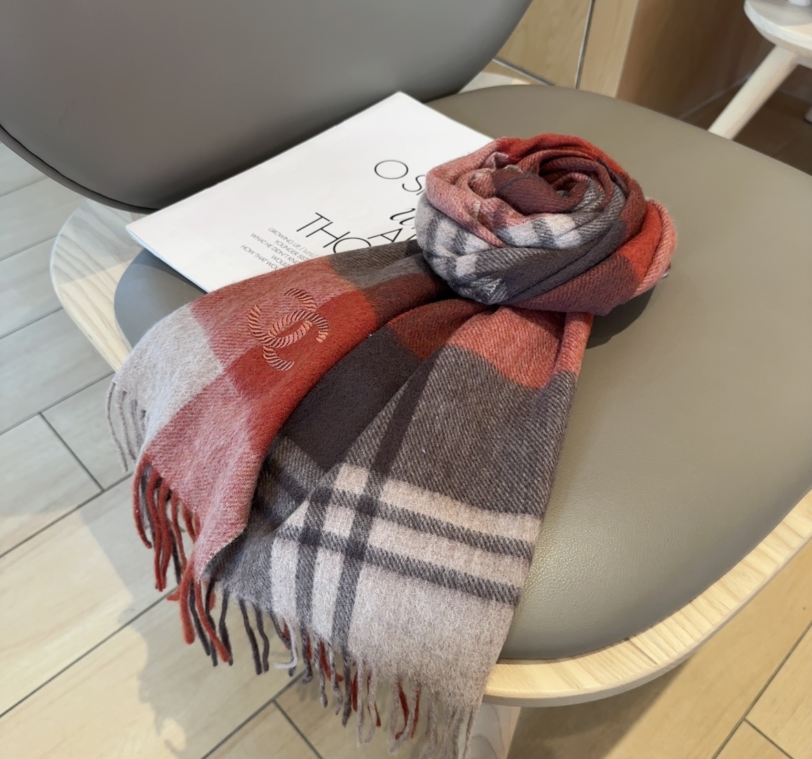 【▪Chanel · 香奈儿难得一见的温柔配色，超级迷恋❗️气质低调恬静又不失优雅❗️】重点推荐❗️高级