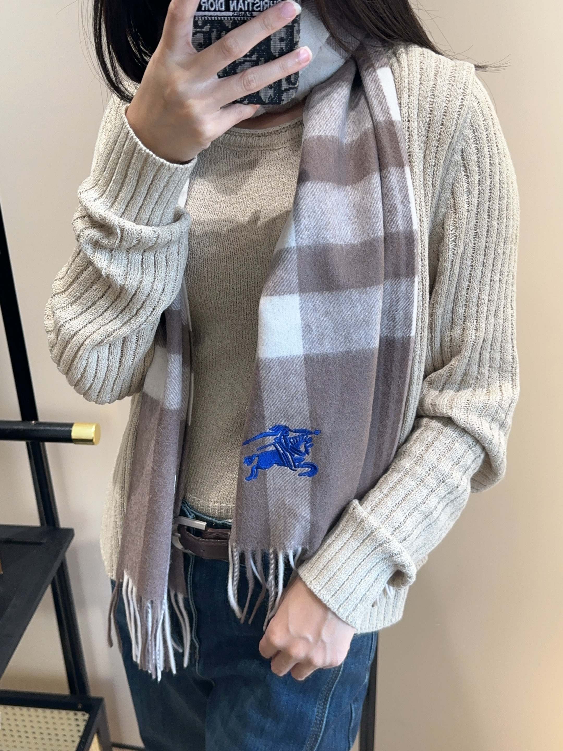 Burberry · 巴宝莉格子围巾❗️好看的要疯掉了，太有型太有魅力了❗️❗️非常斯文时尚的秋冬单品！