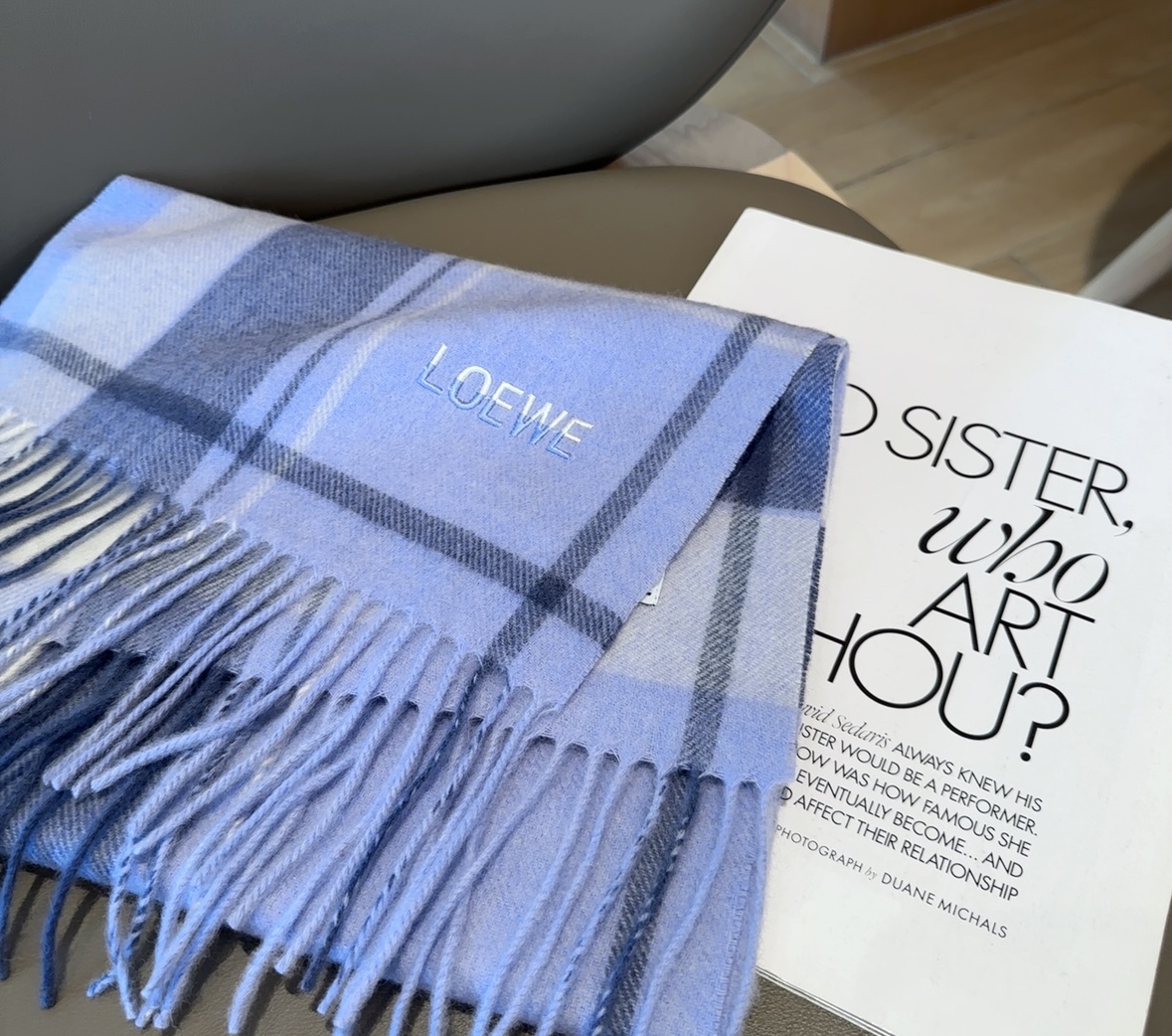 【▪Loewe · 罗意威难得一见的温柔配色，低调又不失优雅❗】重点推荐❗双面配色，一条围巾两种风格搭配