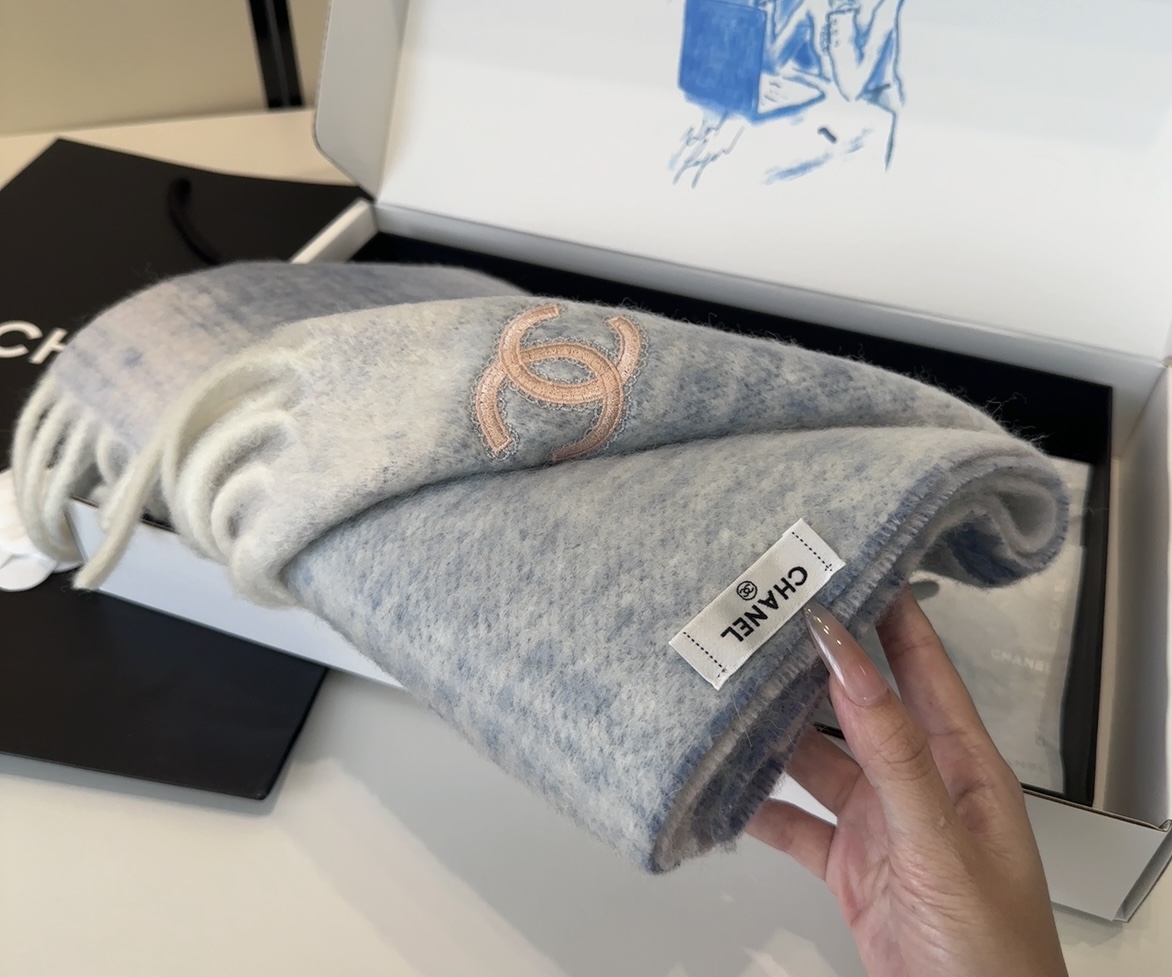 香奈儿超美新款马海毛围巾！超级推荐入手！】质感好货！主打的马海毛围巾~据说超难买哦！！打了好多次版！终于