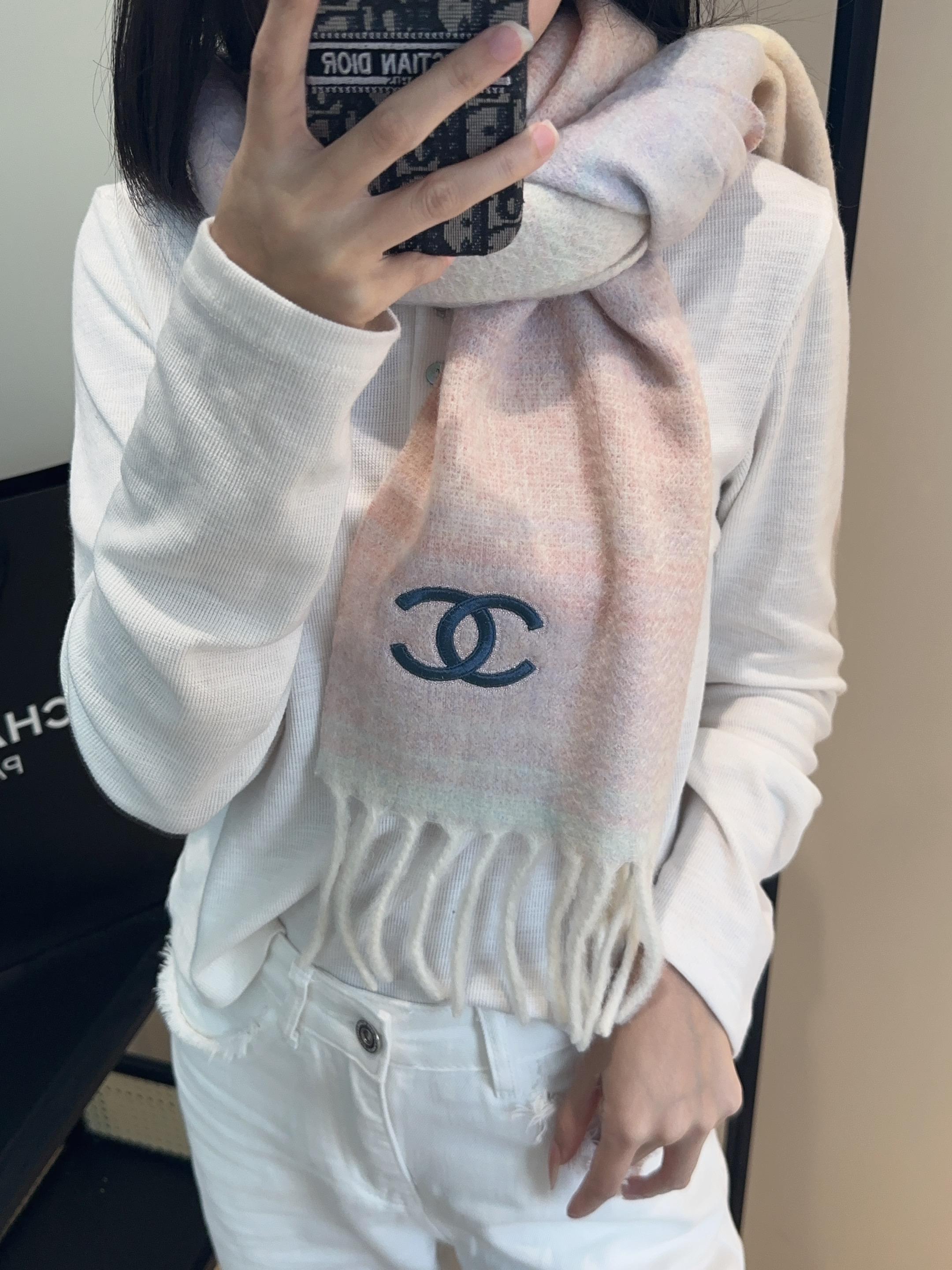 香奈儿超美新款马海毛围巾！超级推荐入手！】质感好货！主打的马海毛围巾~据说超难买哦！！打了好多次版！终于