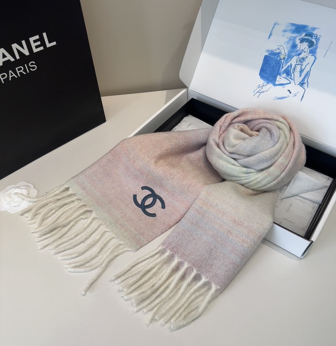 香奈儿超美新款马海毛围巾！超级推荐入手！】质感好货！主打的马海毛围巾~据说超难买哦！！打了好多次版！终于