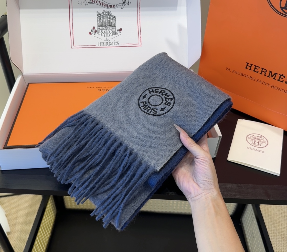 【▪️家属福利来了！！爱马仕高端重磅男士围巾！】怒赞推荐，激动~！！下手绝对要快，同步专柜，最高端的男士