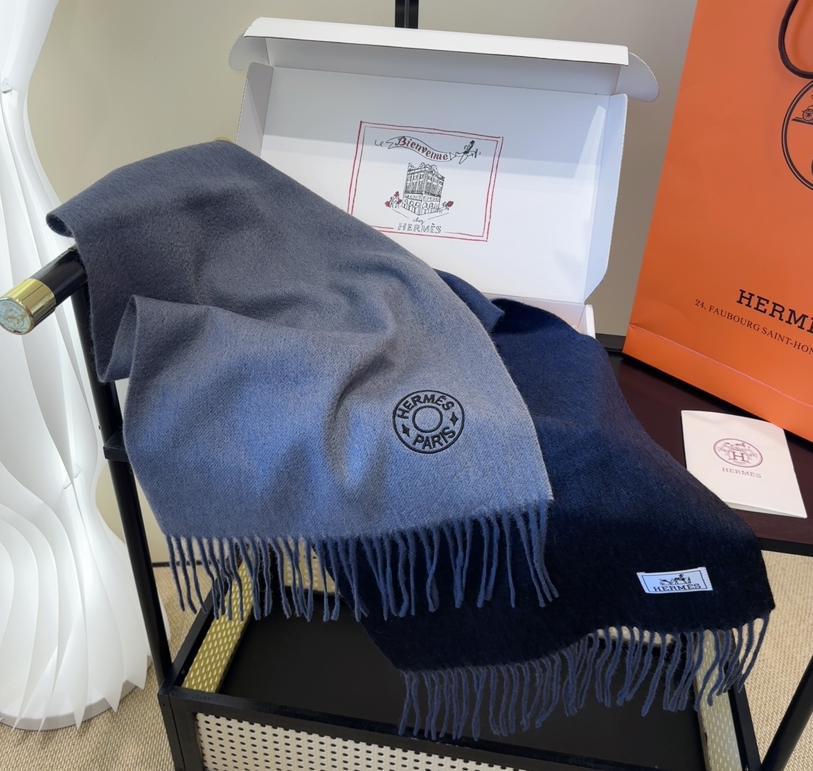 【▪️家属福利来了！！爱马仕高端重磅男士围巾！】怒赞推荐，激动~！！下手绝对要快，同步专柜，最高端的男士