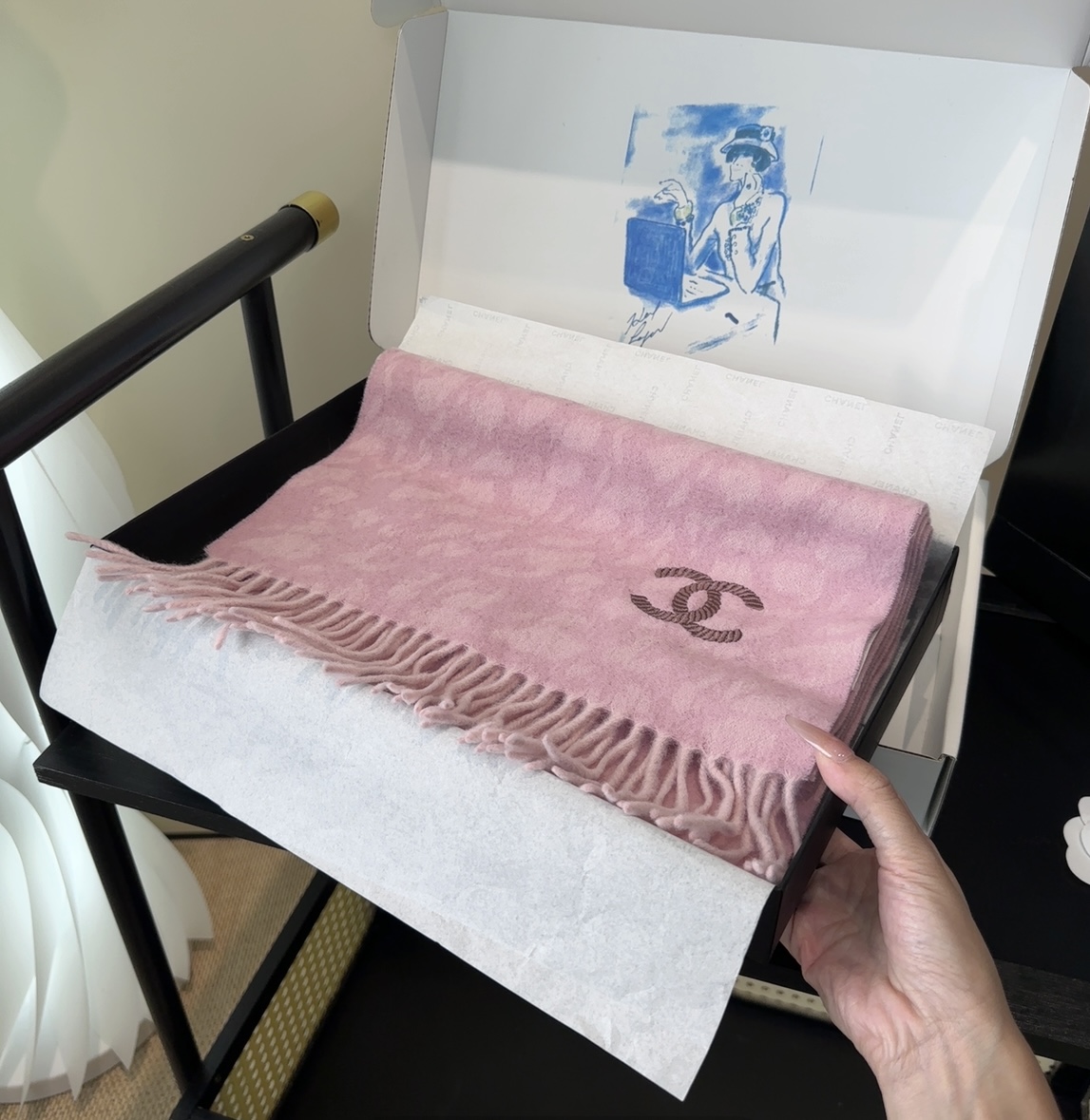 上新！2025秋冬香奈儿男女同款，同步，高端羊绒针织围巾！ 可正式，可随意，非常Classical的设计