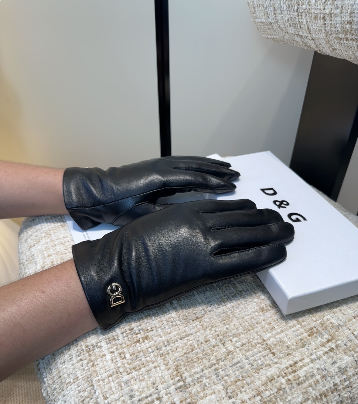 NO:554846,DG men's new sheepskin gloves, fashionable gloves, warm in autumn and winter with velvet lining, classic and simple, super comfortable, soft and versatile!  Size L, XL gloves, gloves, sheepskin, gloves19860909DG男款新品羊皮手套,时尚手套,秋冬保暖加绒内里,经典简洁上手超舒适柔软、百搭！码数L,XL手套,手套,sheepskin,gloves,accessory