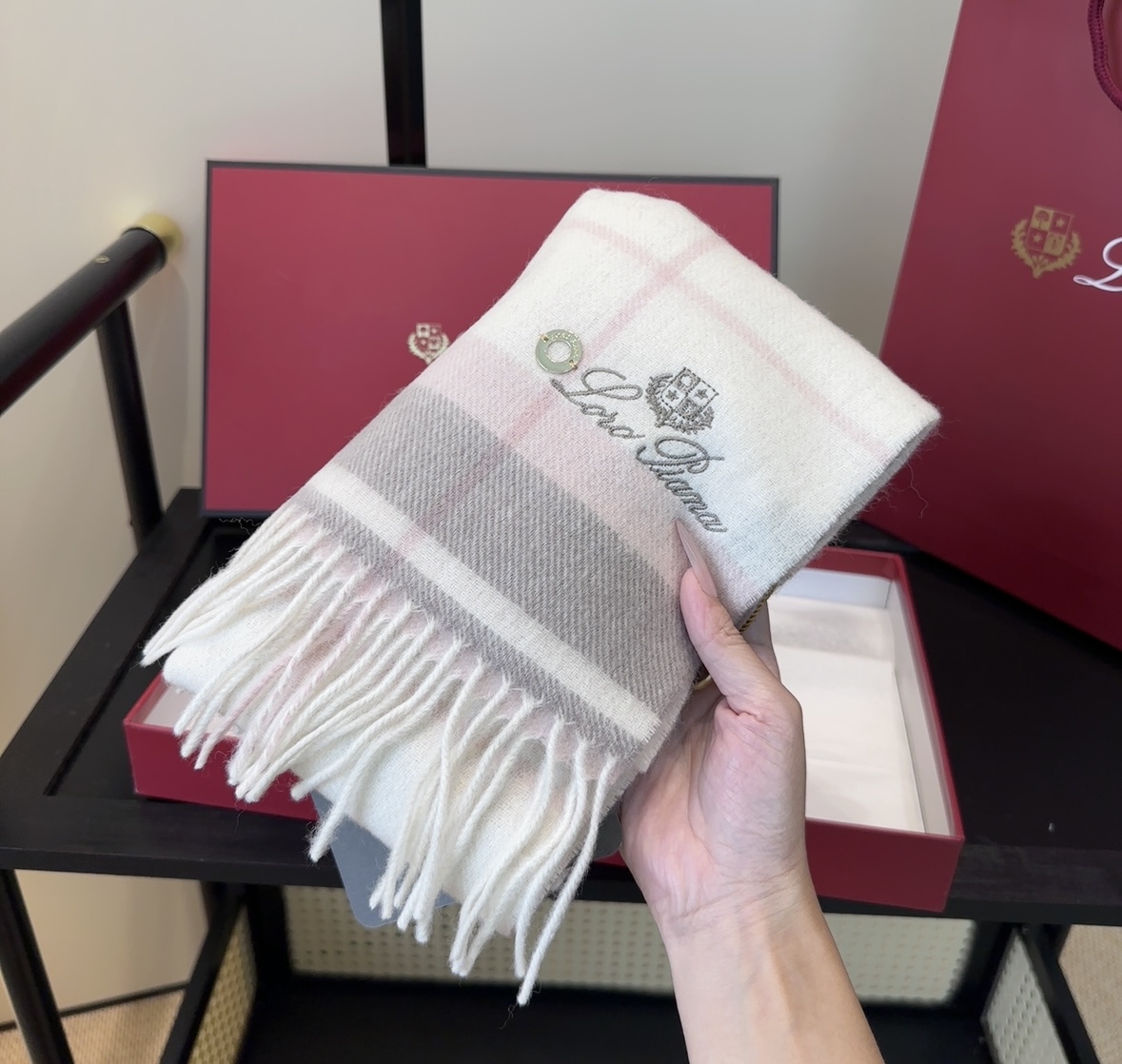 🆕Loro Piana · 【贸易公司尾单，极品山羊绒围巾披肩】送人自留都太高大上了😍重磅上新，爆款爆款