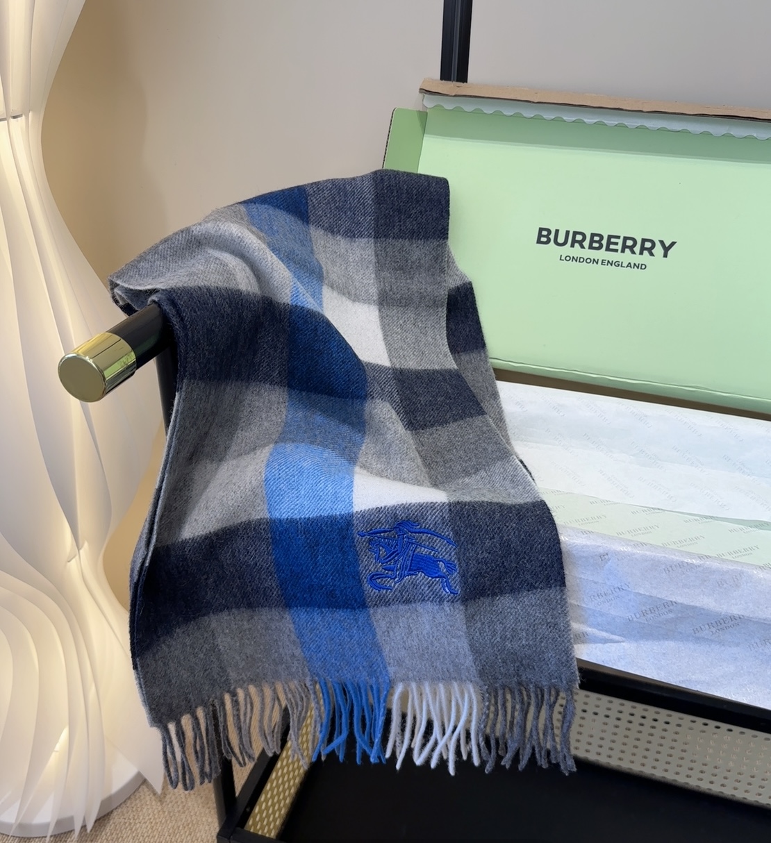 【▪️家属福利来了！！巴宝莉高端重磅男士围巾！】怒赞推荐，激动~！！下手绝对要快，同步专柜，最高端的男士