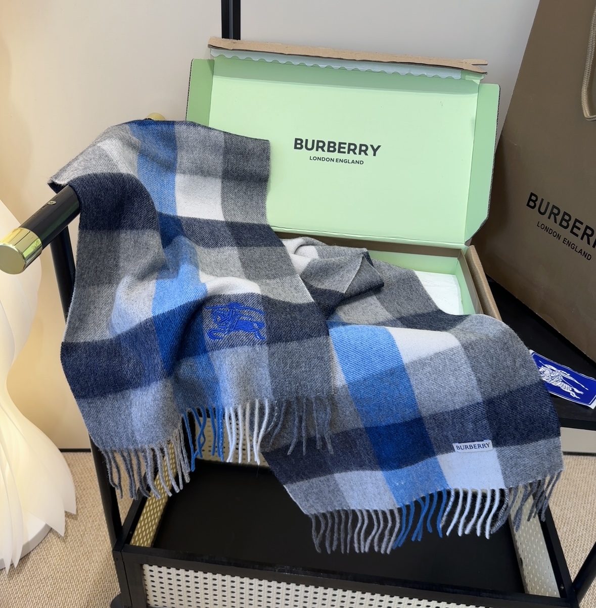 【▪️家属福利来了！！巴宝莉高端重磅男士围巾！】怒赞推荐，激动~！！下手绝对要快，同步专柜，最高端的男士