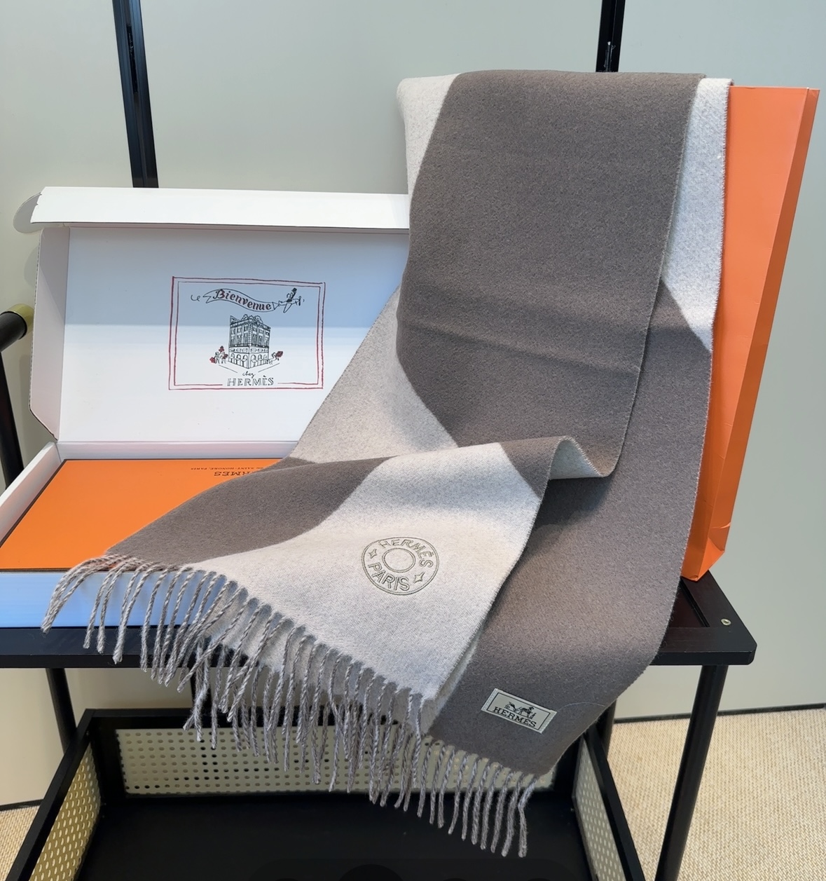 2025年Hermes · 爱马仕，难得一见的温柔配色，低调又不失优雅❗️】重点推荐❗️双边配色，一条围