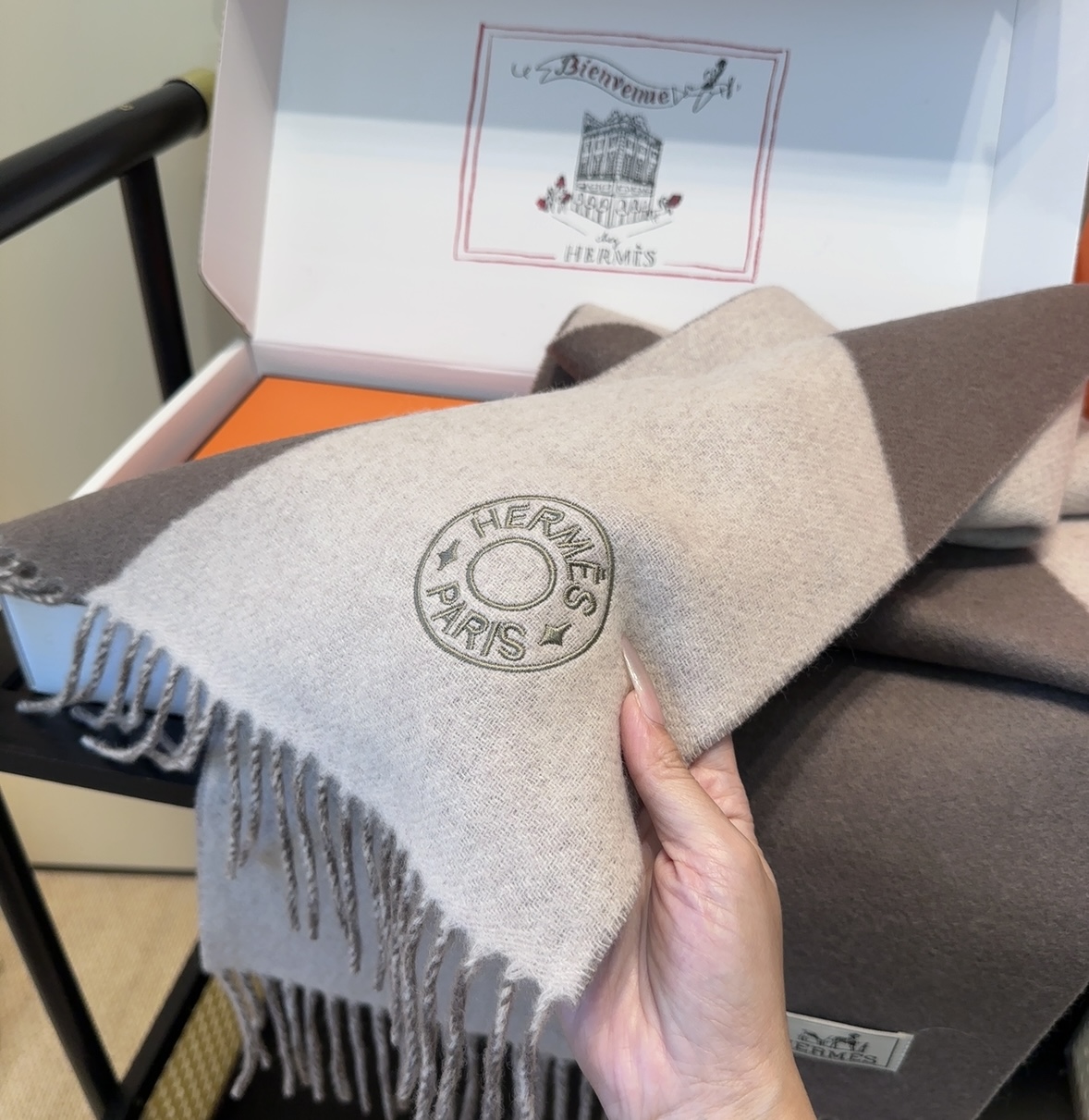 2025年Hermes · 爱马仕，难得一见的温柔配色，低调又不失优雅❗️】重点推荐❗️双边配色，一条围