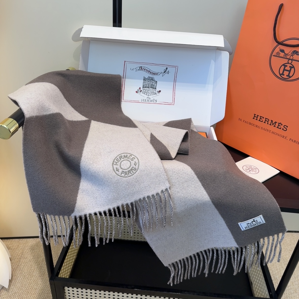 2025年Hermes · 爱马仕，难得一见的温柔配色，低调又不失优雅❗️】重点推荐❗️双边配色，一条围