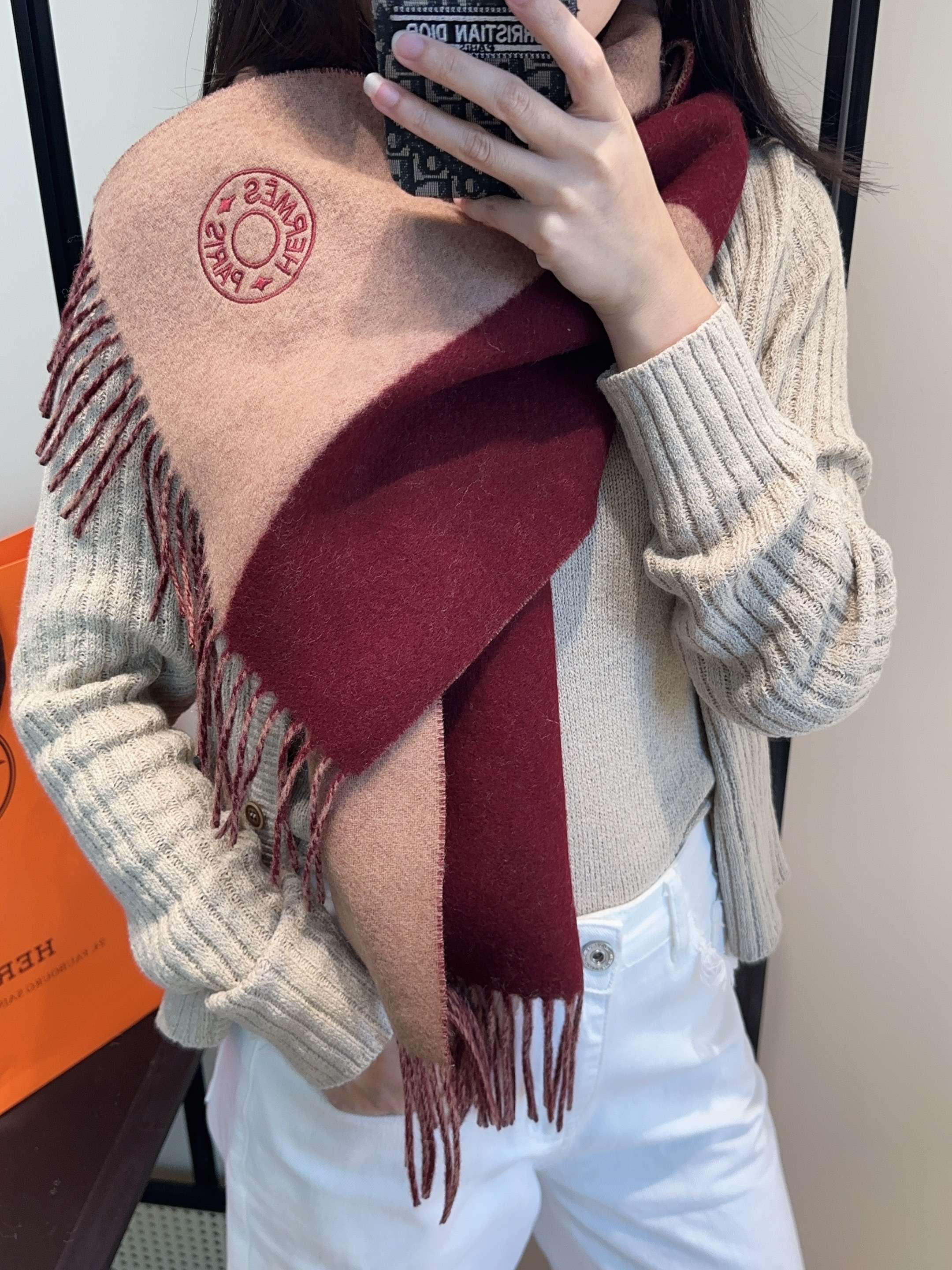 2025年Hermes · 爱马仕，难得一见的温柔配色，低调又不失优雅❗️】重点推荐❗️双边配色，一条围