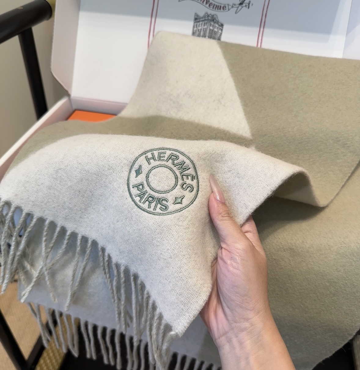 2025年Hermes · 爱马仕，难得一见的温柔配色，低调又不失优雅❗️】重点推荐❗️双边配色，一条围