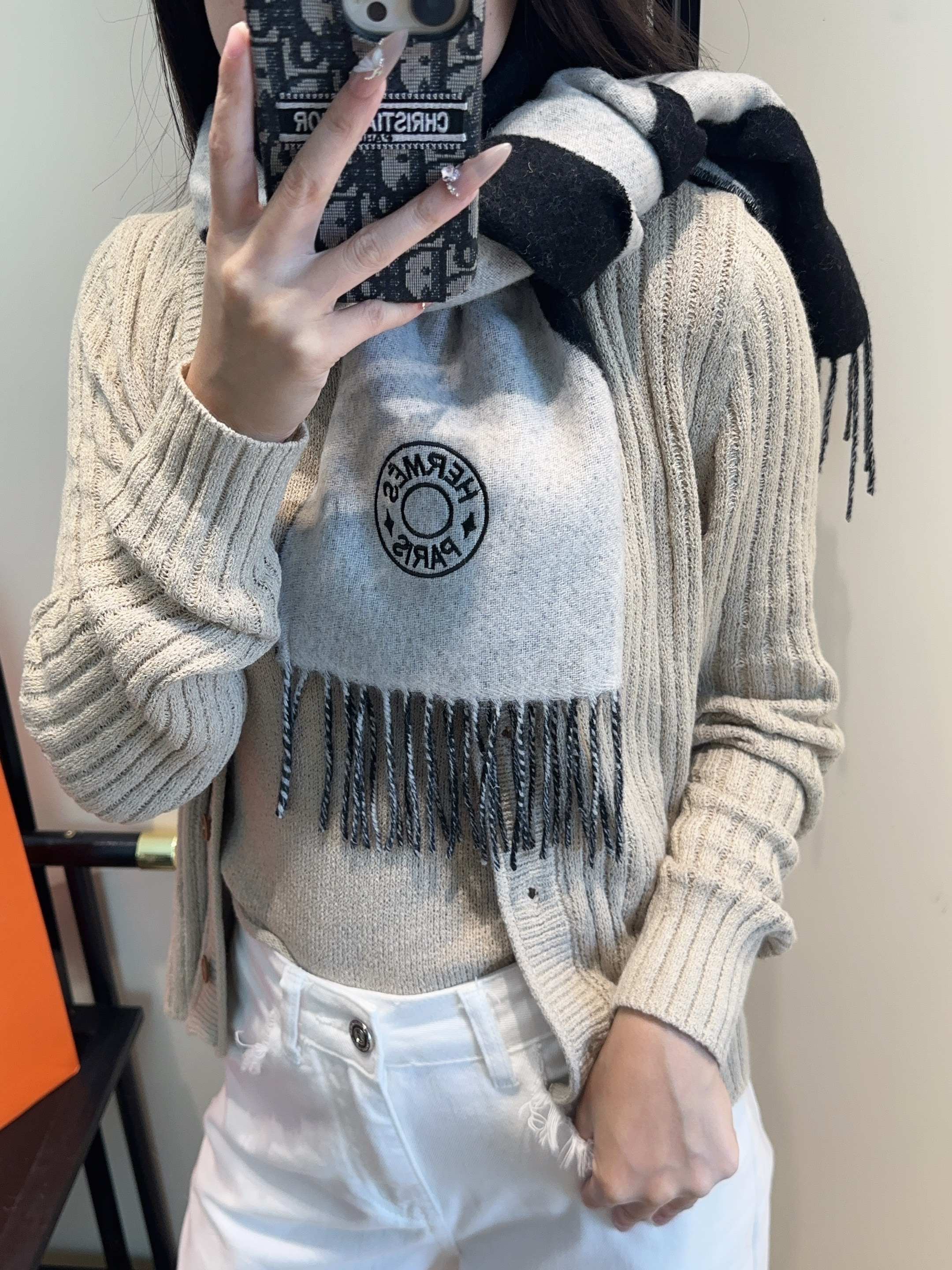 2025年Hermes · 爱马仕，难得一见的温柔配色，低调又不失优雅❗️】重点推荐❗️双边配色，一条围