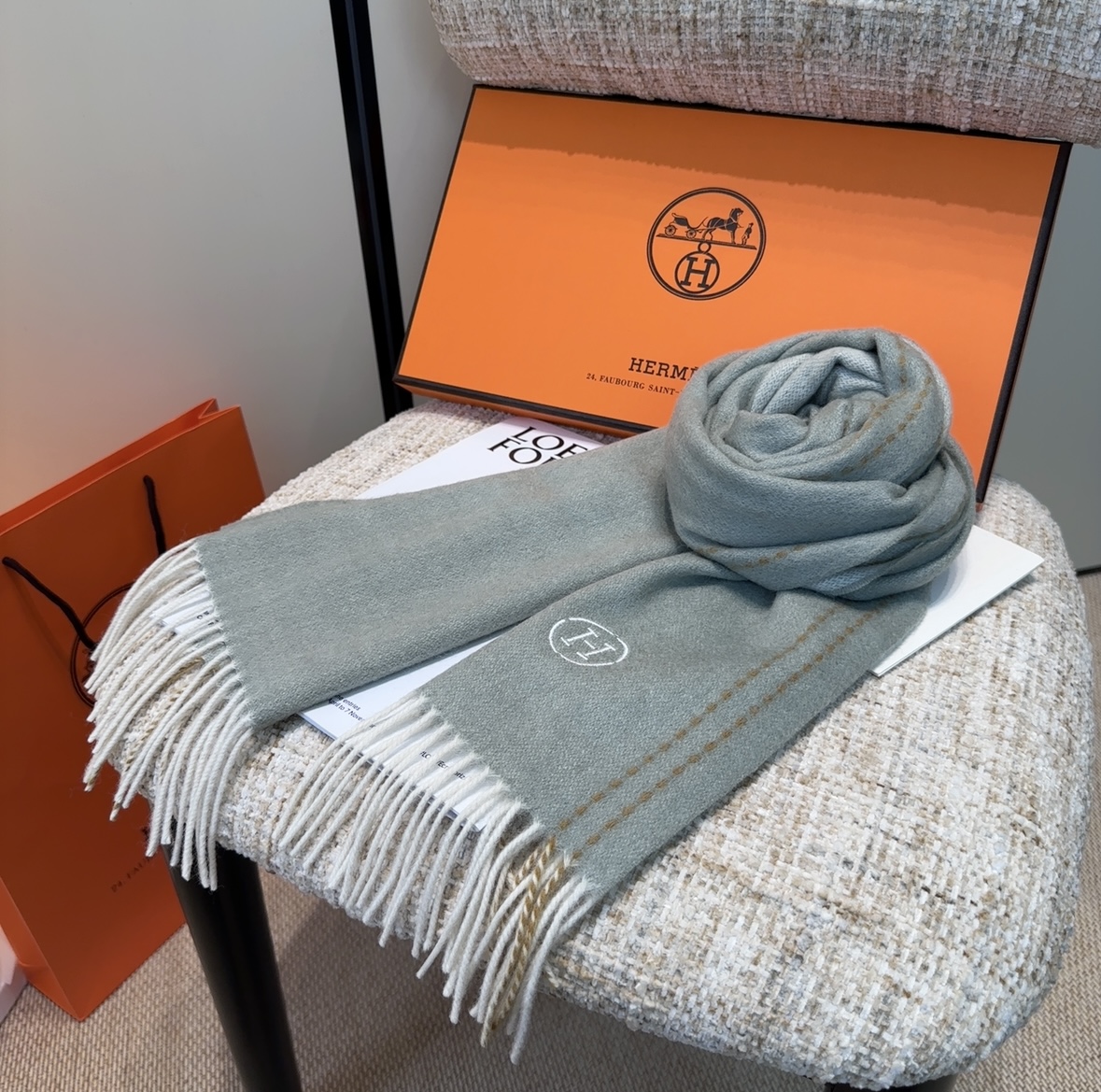 2025年Hermes · 爱马仕，难得一见的温柔配色，低调又不失优雅❗️】重点推荐❗️双边配色，一条围