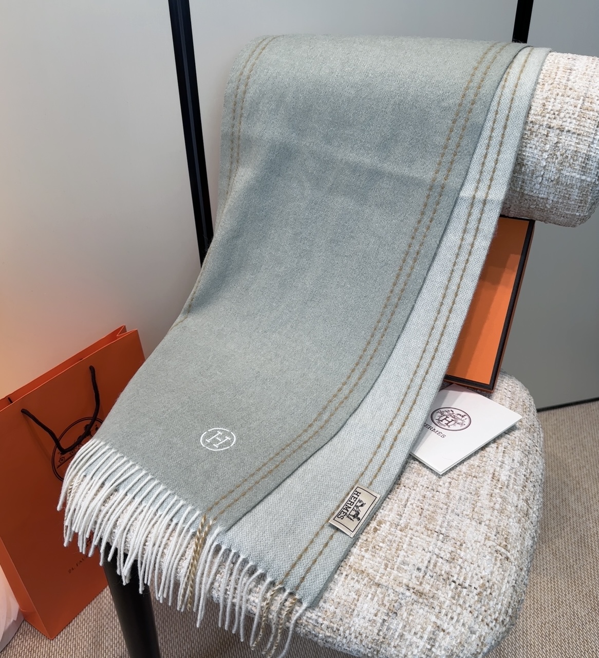 2025年Hermes · 爱马仕，难得一见的温柔配色，低调又不失优雅❗️】重点推荐❗️双边配色，一条围