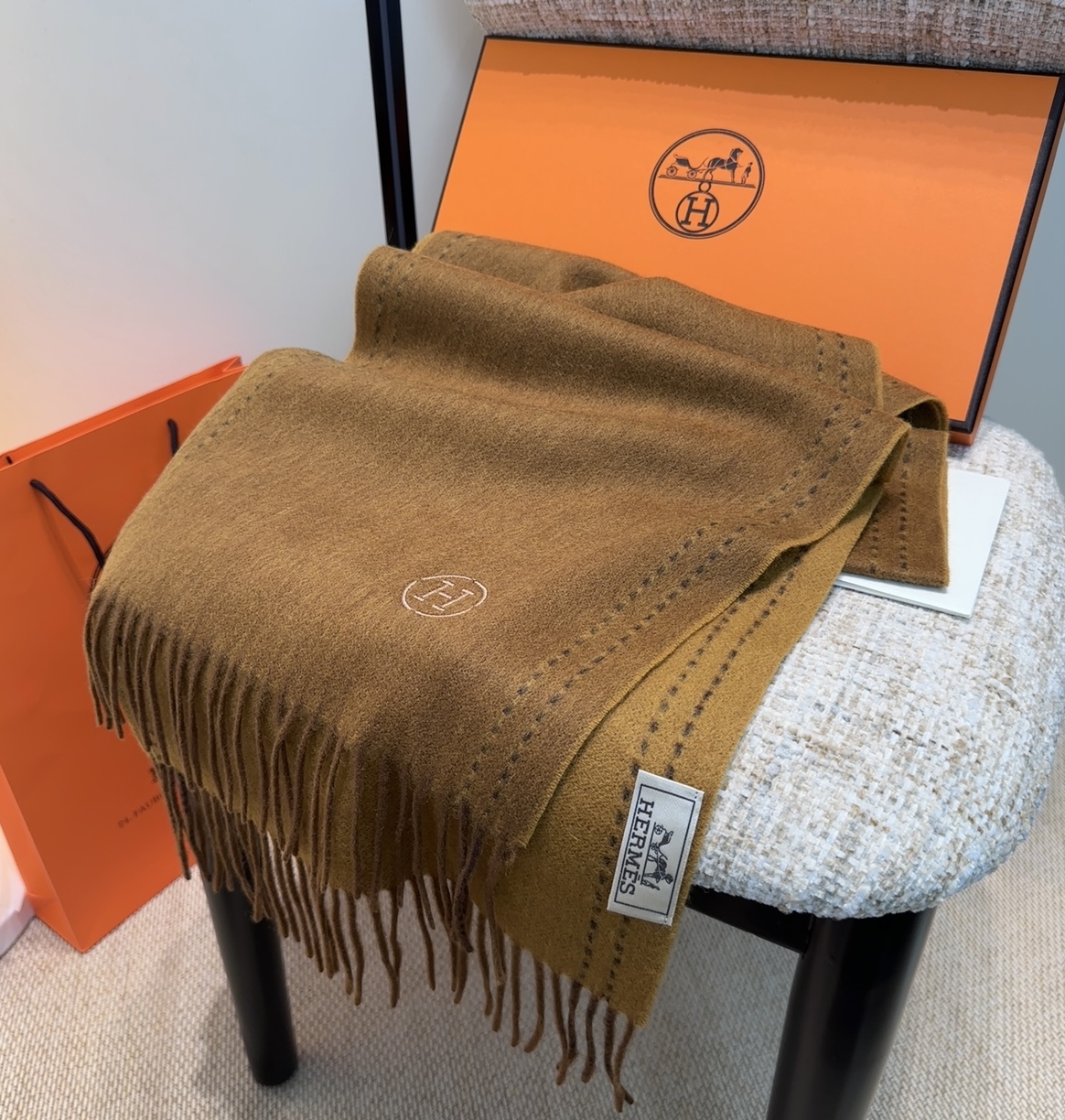 2025年Hermes · 爱马仕，难得一见的温柔配色，低调又不失优雅❗️】重点推荐❗️双边配色，一条围