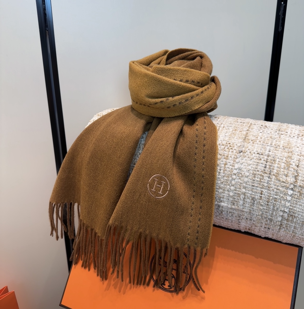 2025年Hermes · 爱马仕，难得一见的温柔配色，低调又不失优雅❗️】重点推荐❗️双边配色，一条围