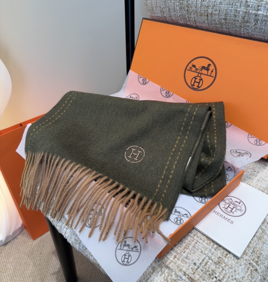 2025年Hermes · 爱马仕，难得一见的温柔配色，低调又不失优雅❗️】重点推荐❗️双边配色，一条围