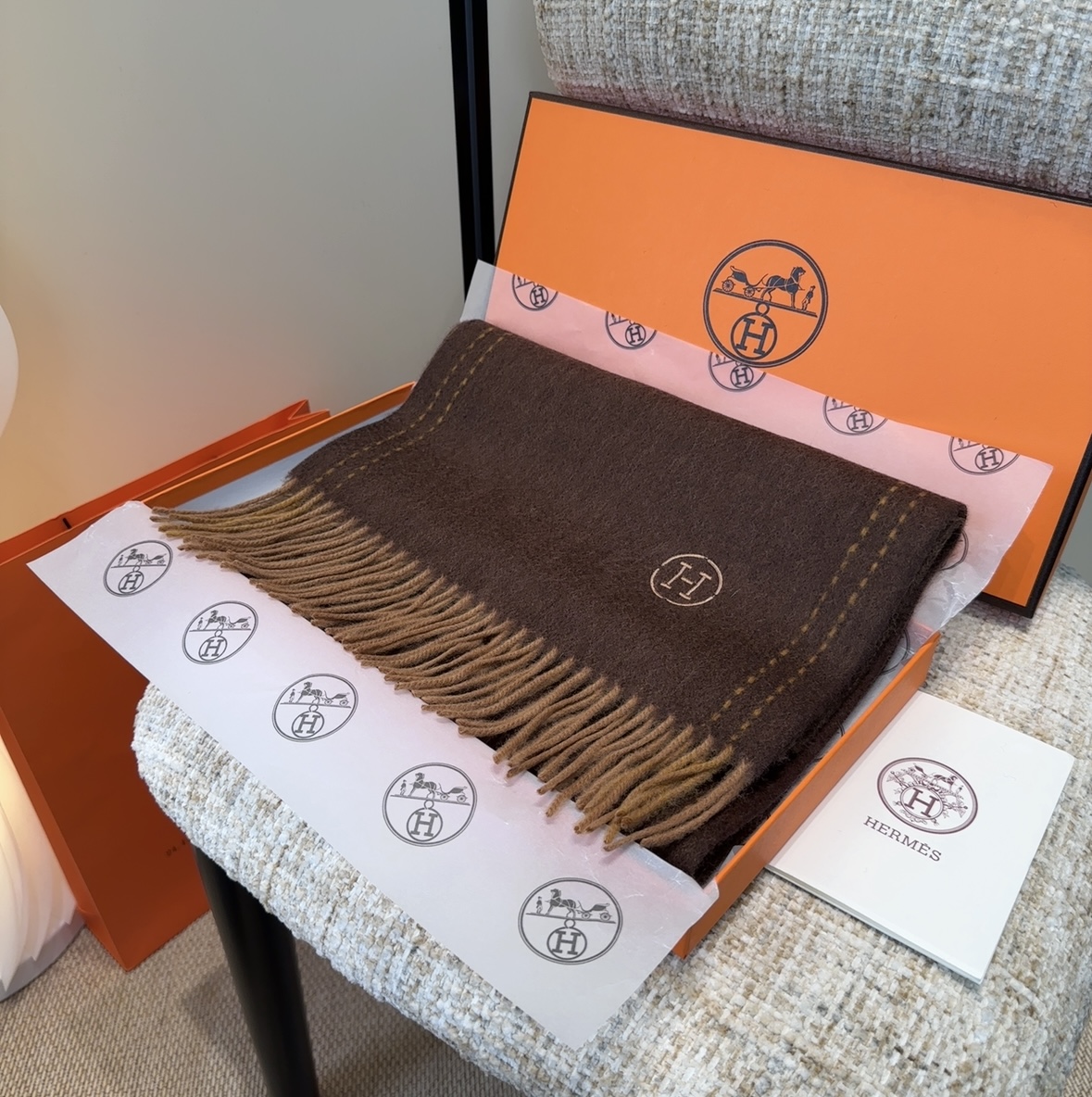 2025年Hermes · 爱马仕，难得一见的温柔配色，低调又不失优雅❗️】重点推荐❗️双边配色，一条围