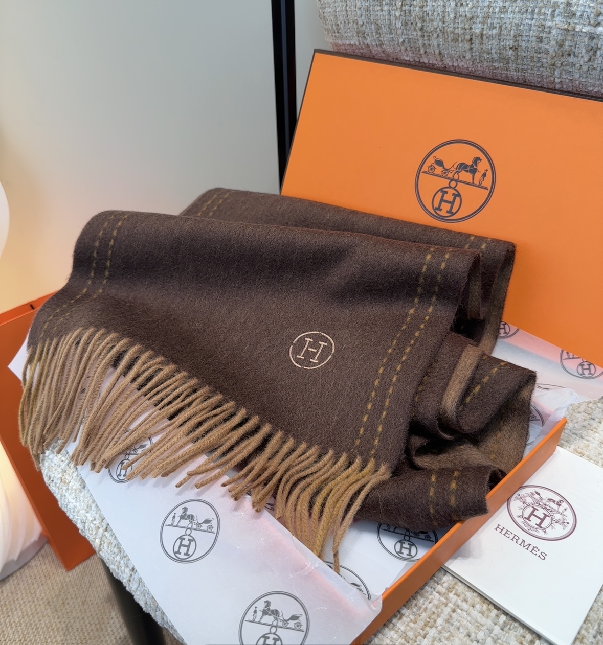 2025年Hermes · 爱马仕，难得一见的温柔配色，低调又不失优雅❗️】重点推荐❗️双边配色，一条围